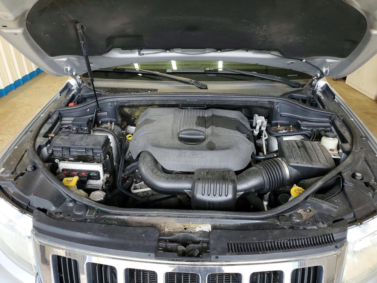 2011 Jeep Grand Cherokee Laredo Silver vin: 1J4RR4GG9BC679060