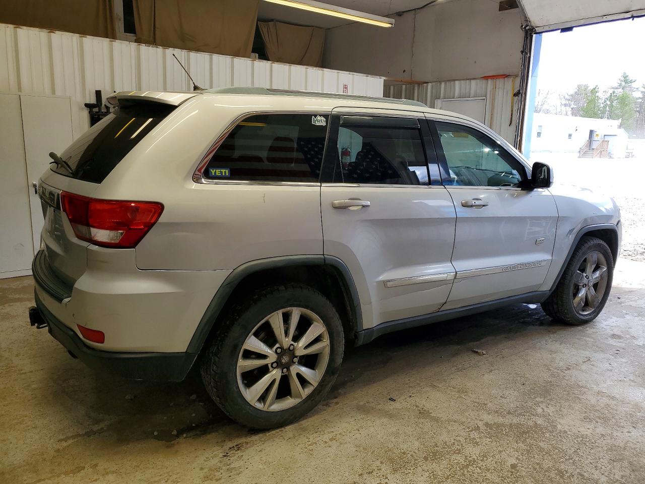 2011 Jeep Grand Cherokee Laredo Silver vin: 1J4RR4GG9BC679060