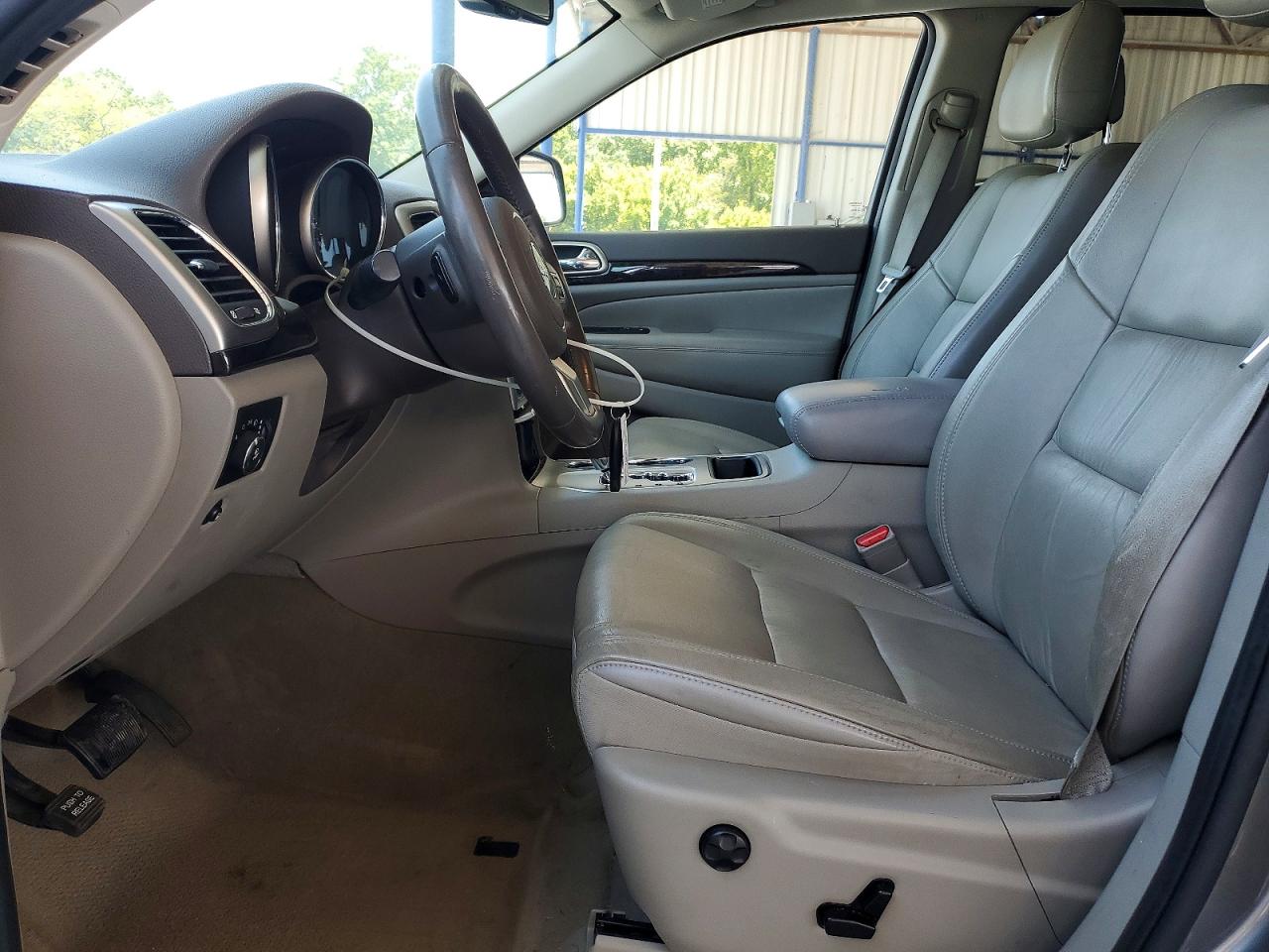 2011 Jeep Grand Cherokee Laredo Gray vin: 1J4RR4GG9BC736079