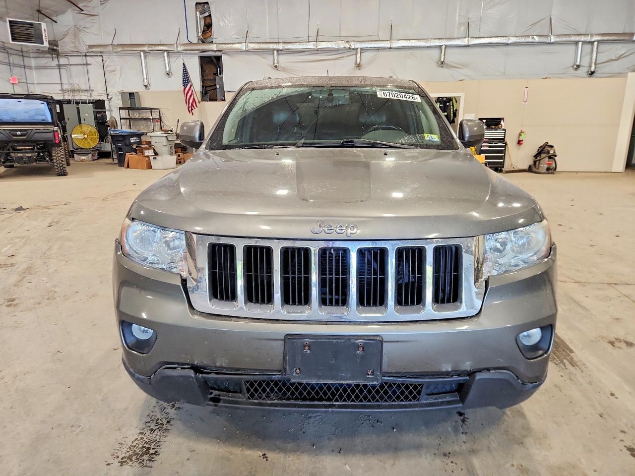 2011 Jeep Grand Cherokee Laredo Gray vin: 1J4RR4GG9BC737071