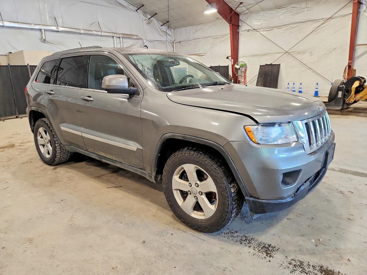 2011 Jeep Grand Cherokee Laredo Gray vin: 1J4RR4GG9BC737071