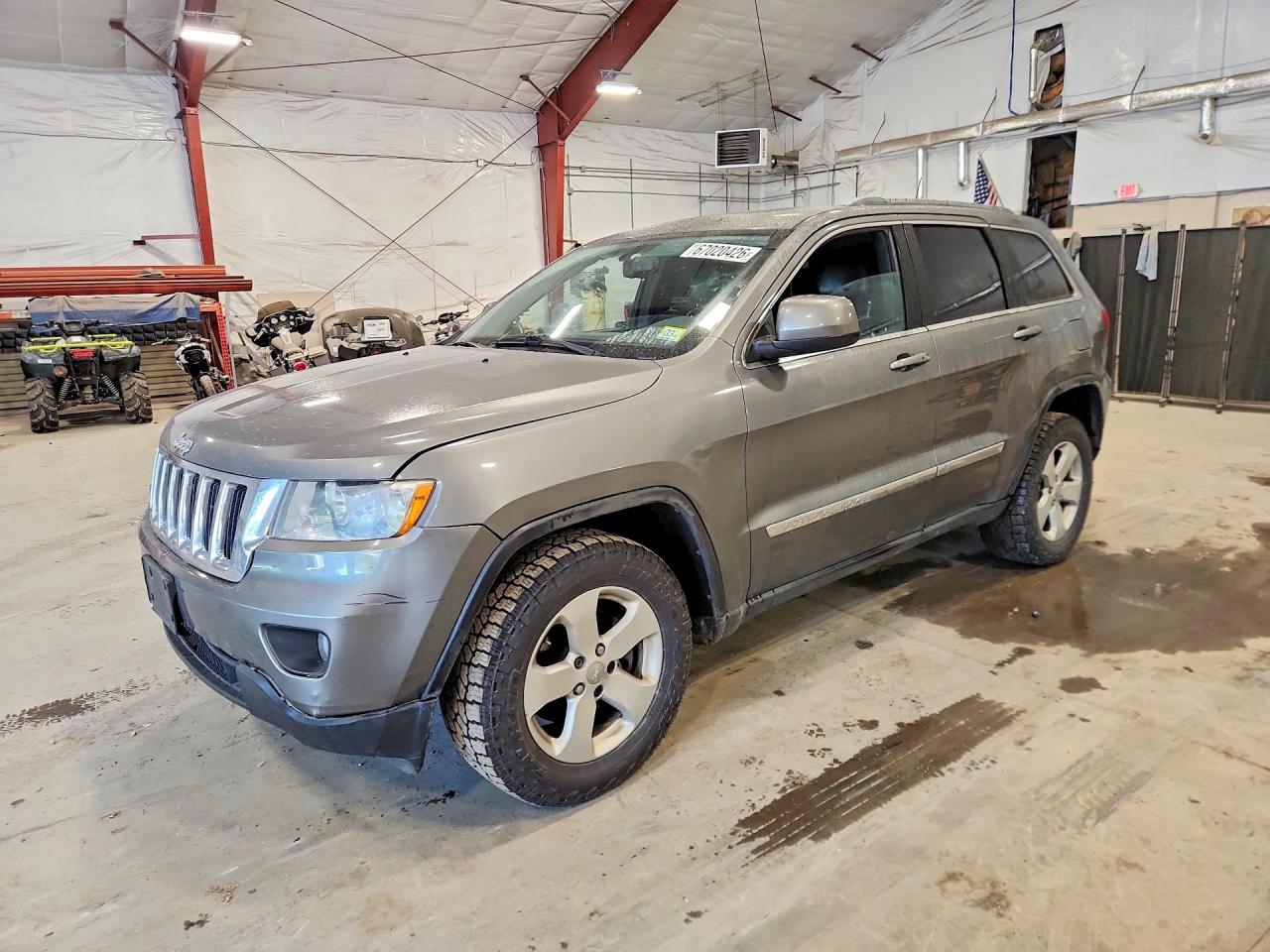 2011 Jeep Grand Cherokee Laredo Gray vin: 1J4RR4GG9BC737071