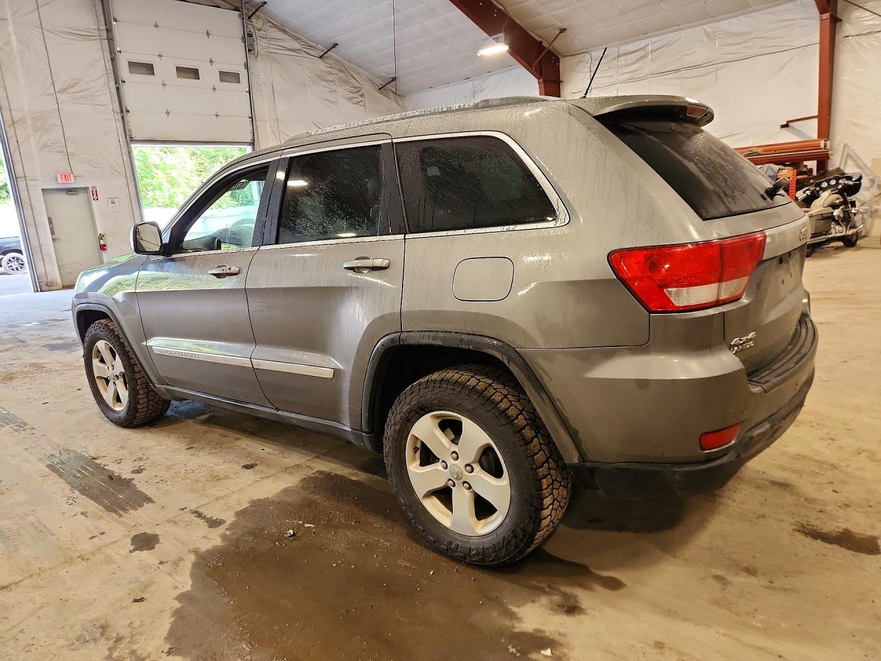 2011 Jeep Grand Cherokee Laredo Gray vin: 1J4RR4GG9BC737071