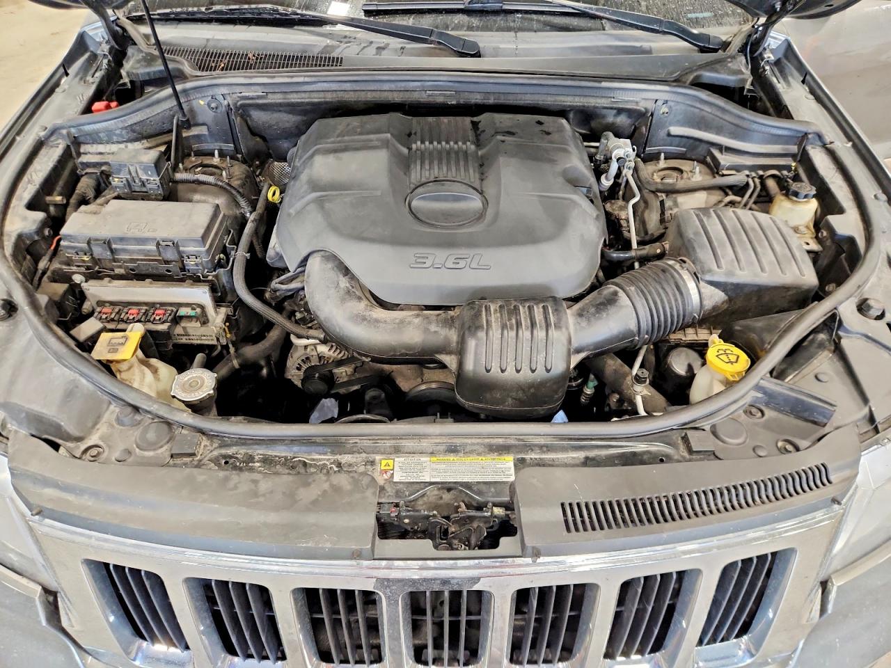 2011 Jeep Grand Cherokee Laredo Gray vin: 1J4RR4GG9BC737071