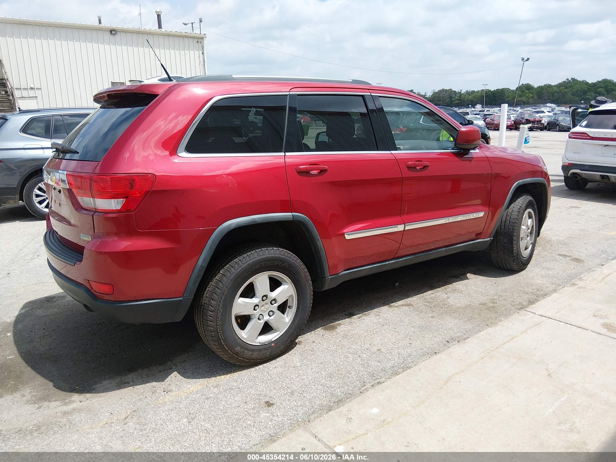 2011 Jeep Grand Cherokee Laredo Red vin: 1J4RR4GGXBC502887