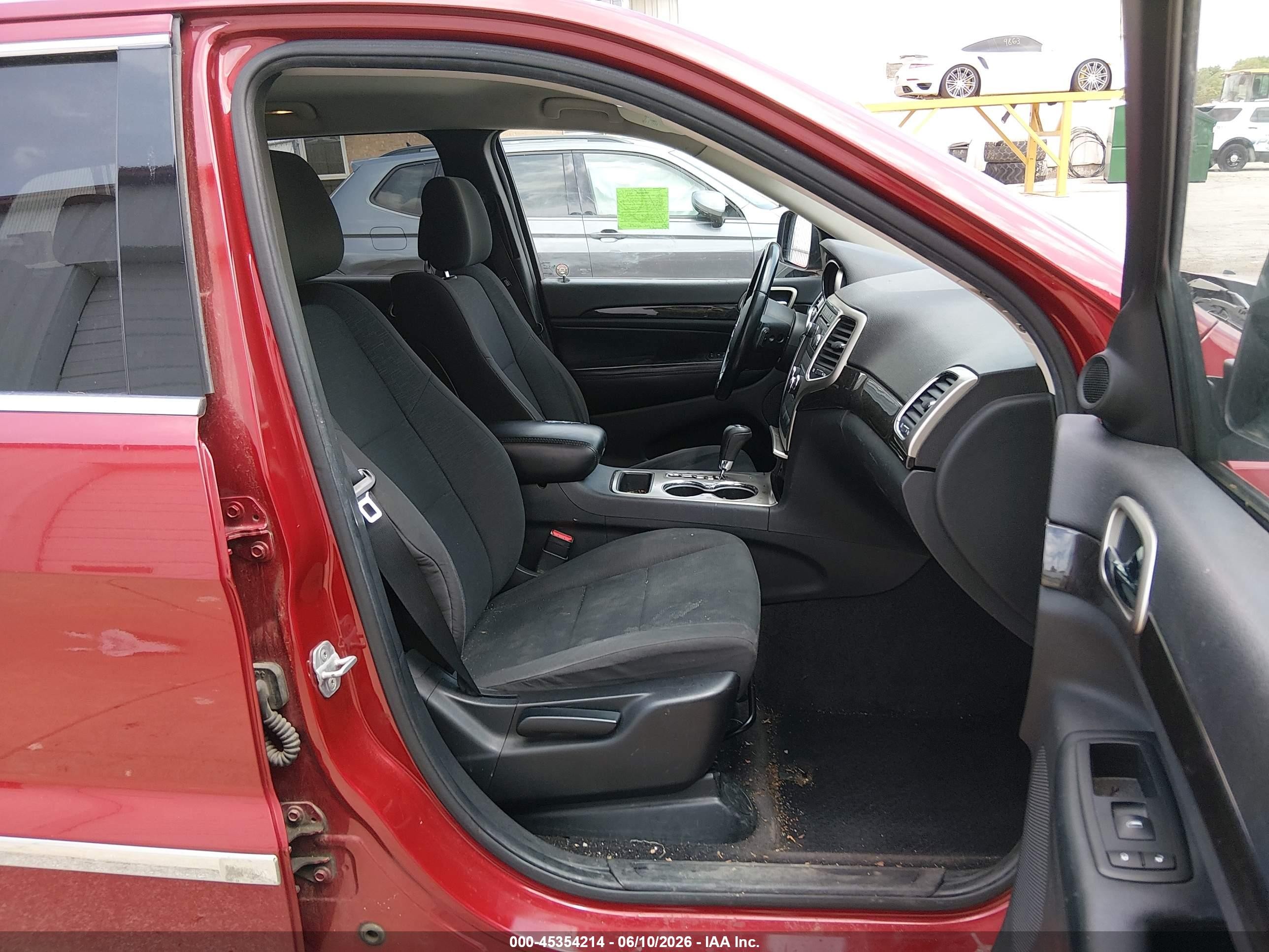 2011 Jeep Grand Cherokee Laredo Red vin: 1J4RR4GGXBC502887