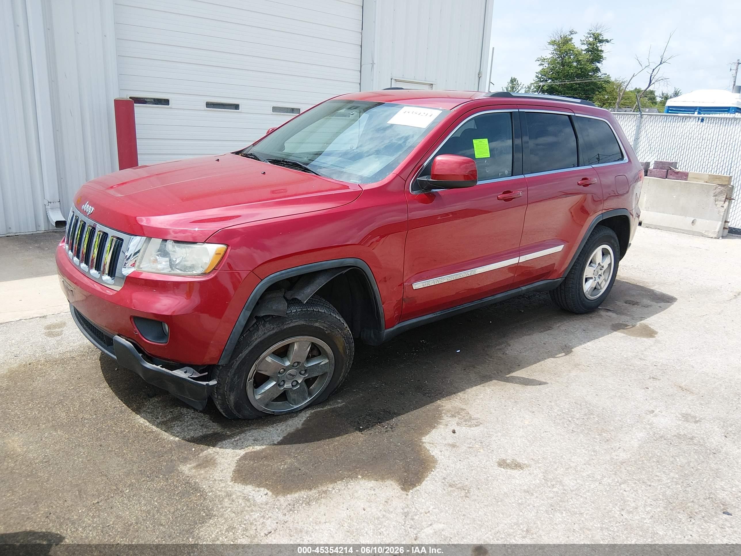 2011 Jeep Grand Cherokee Laredo Red vin: 1J4RR4GGXBC502887