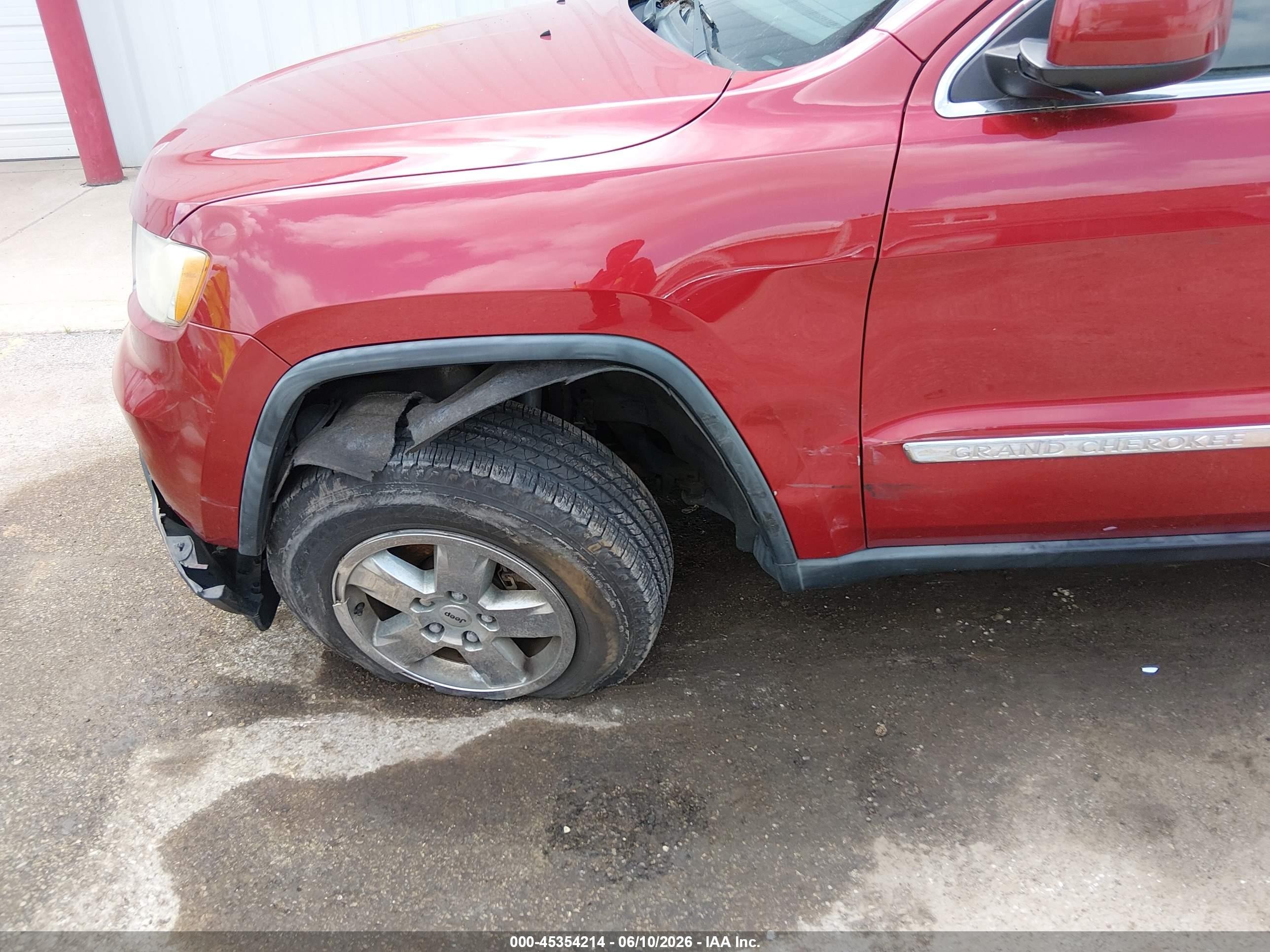 2011 Jeep Grand Cherokee Laredo Red vin: 1J4RR4GGXBC502887