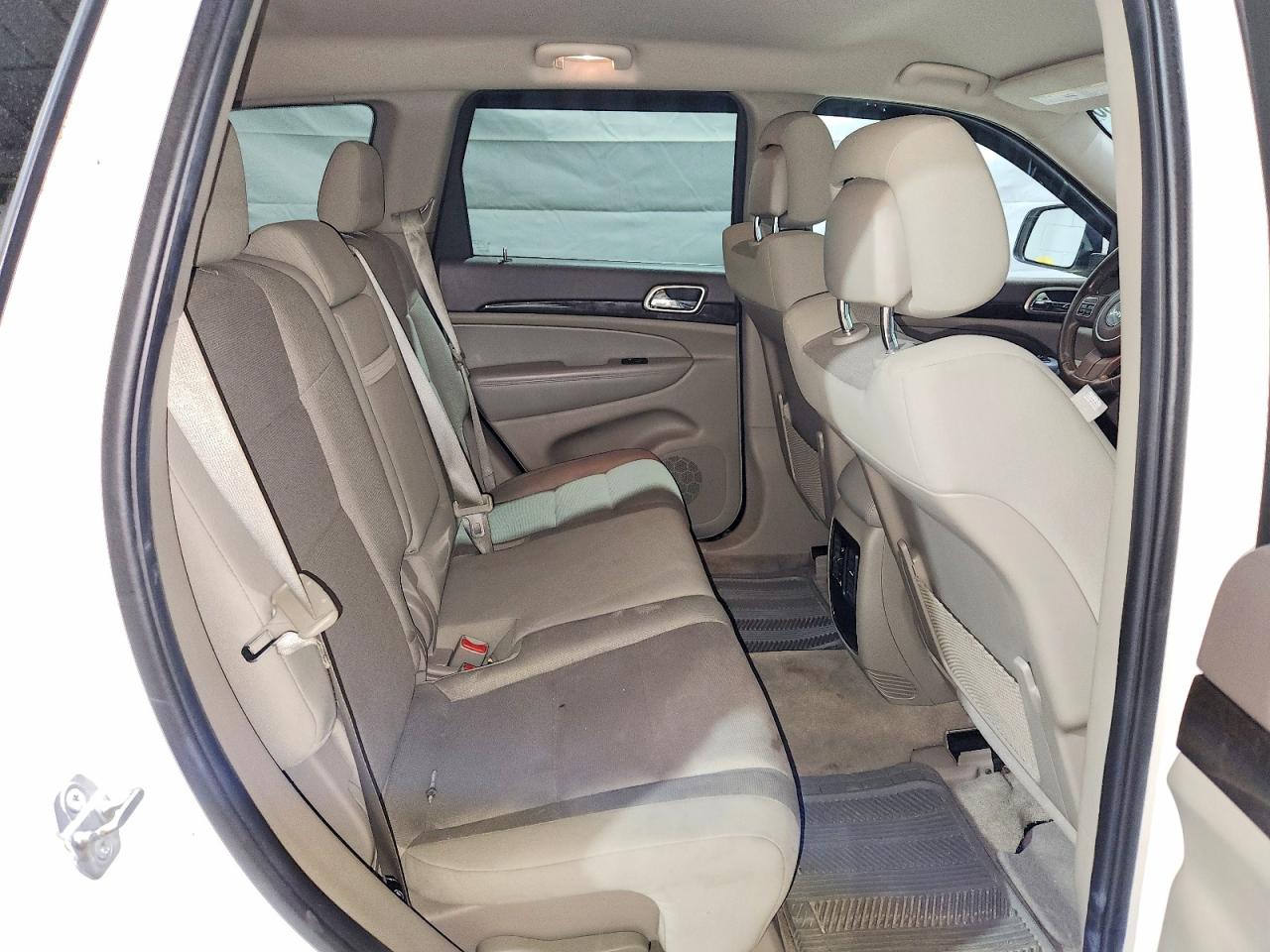 2011 Jeep Grand Cherokee Laredo White vin: 1J4RR4GGXBC534657