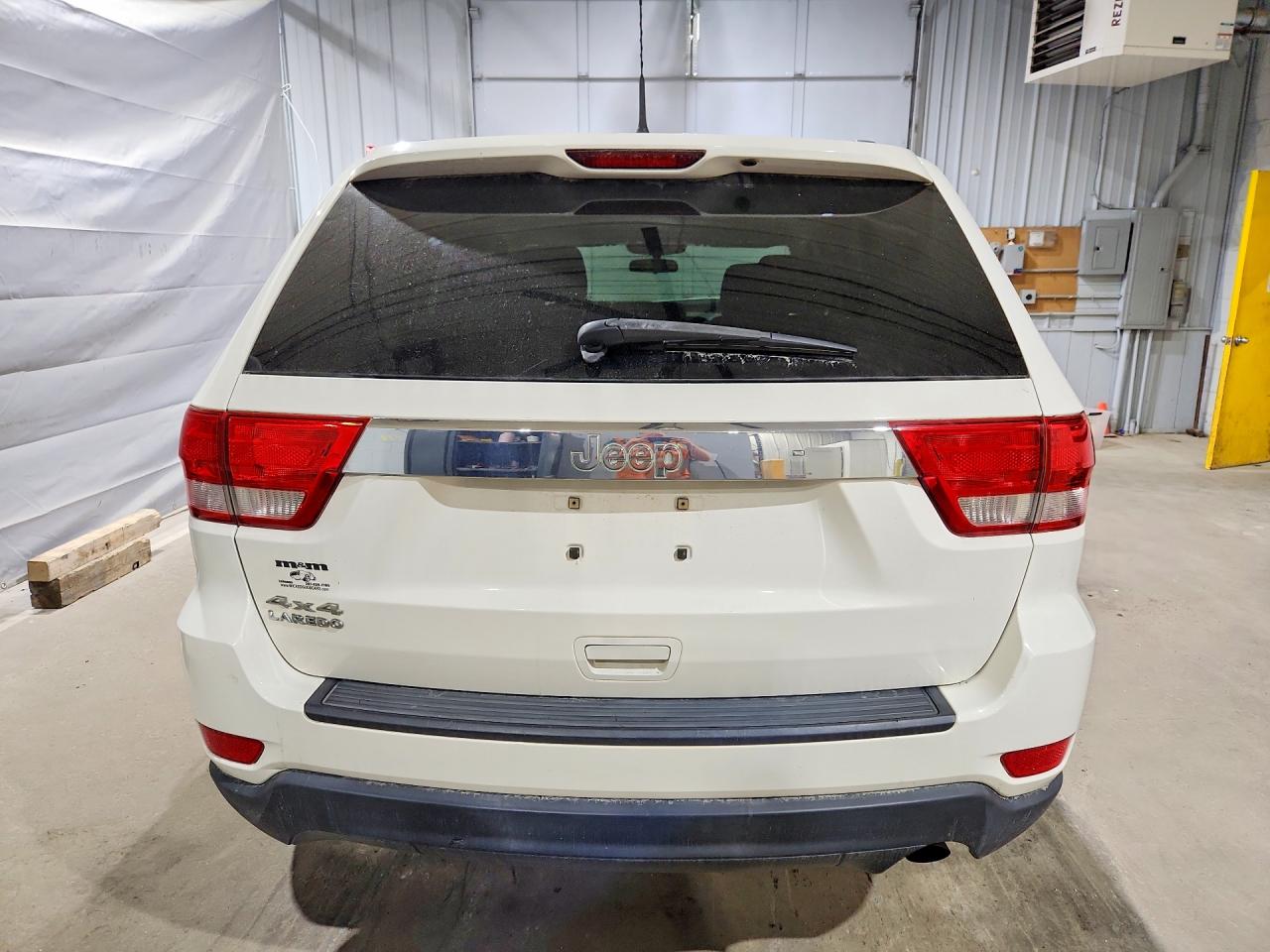 2011 Jeep Grand Cherokee Laredo White vin: 1J4RR4GGXBC534657