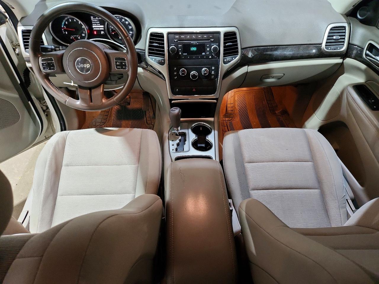 2011 Jeep Grand Cherokee Laredo White vin: 1J4RR4GGXBC534657