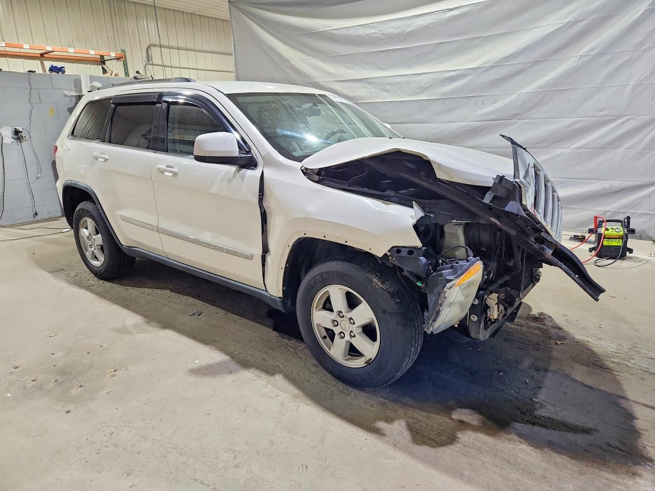 2011 Jeep Grand Cherokee Laredo White vin: 1J4RR4GGXBC534657
