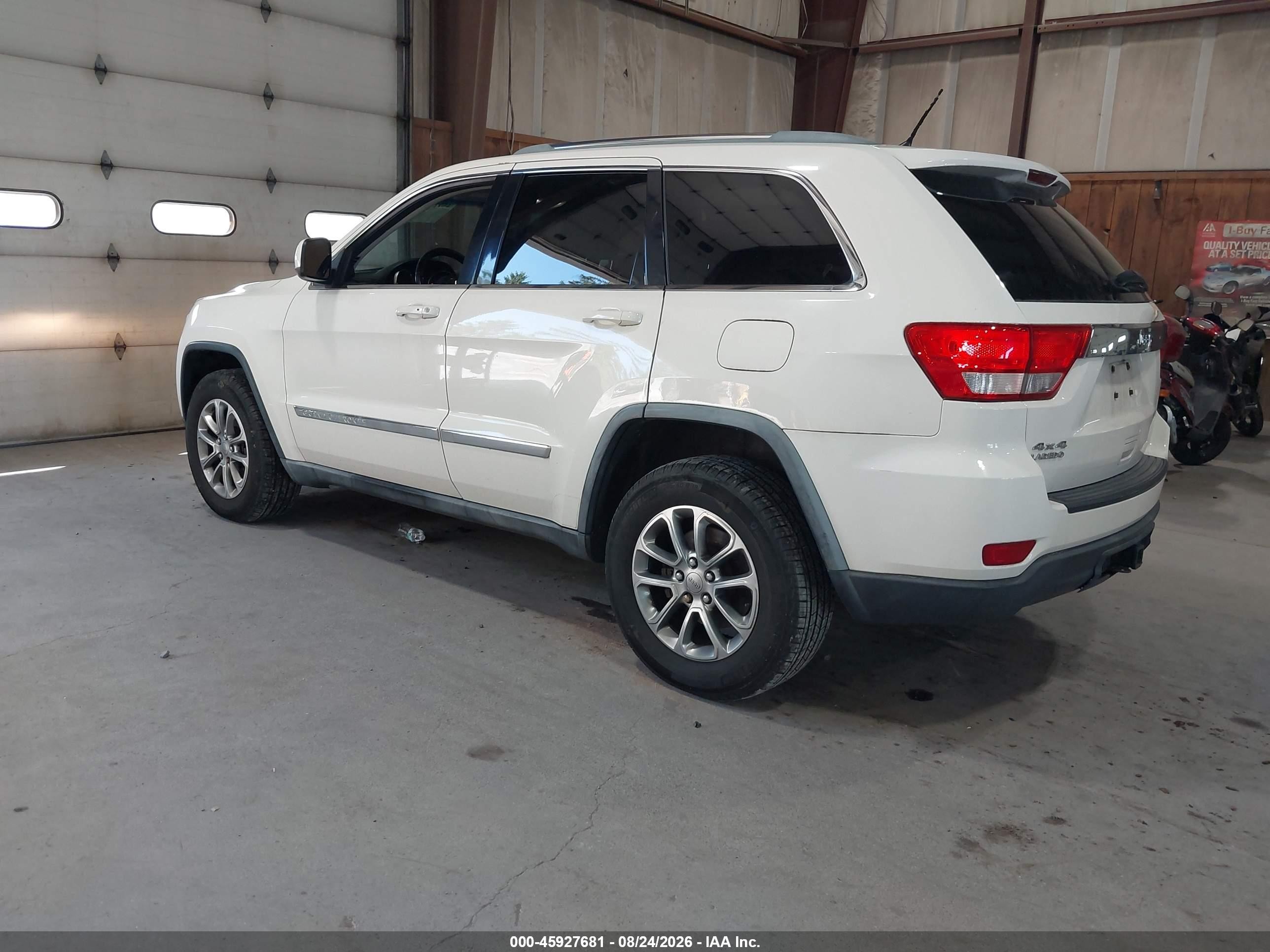 2011 Jeep Grand Cherokee Laredo Белый vin: 1J4RR4GGXBC553564