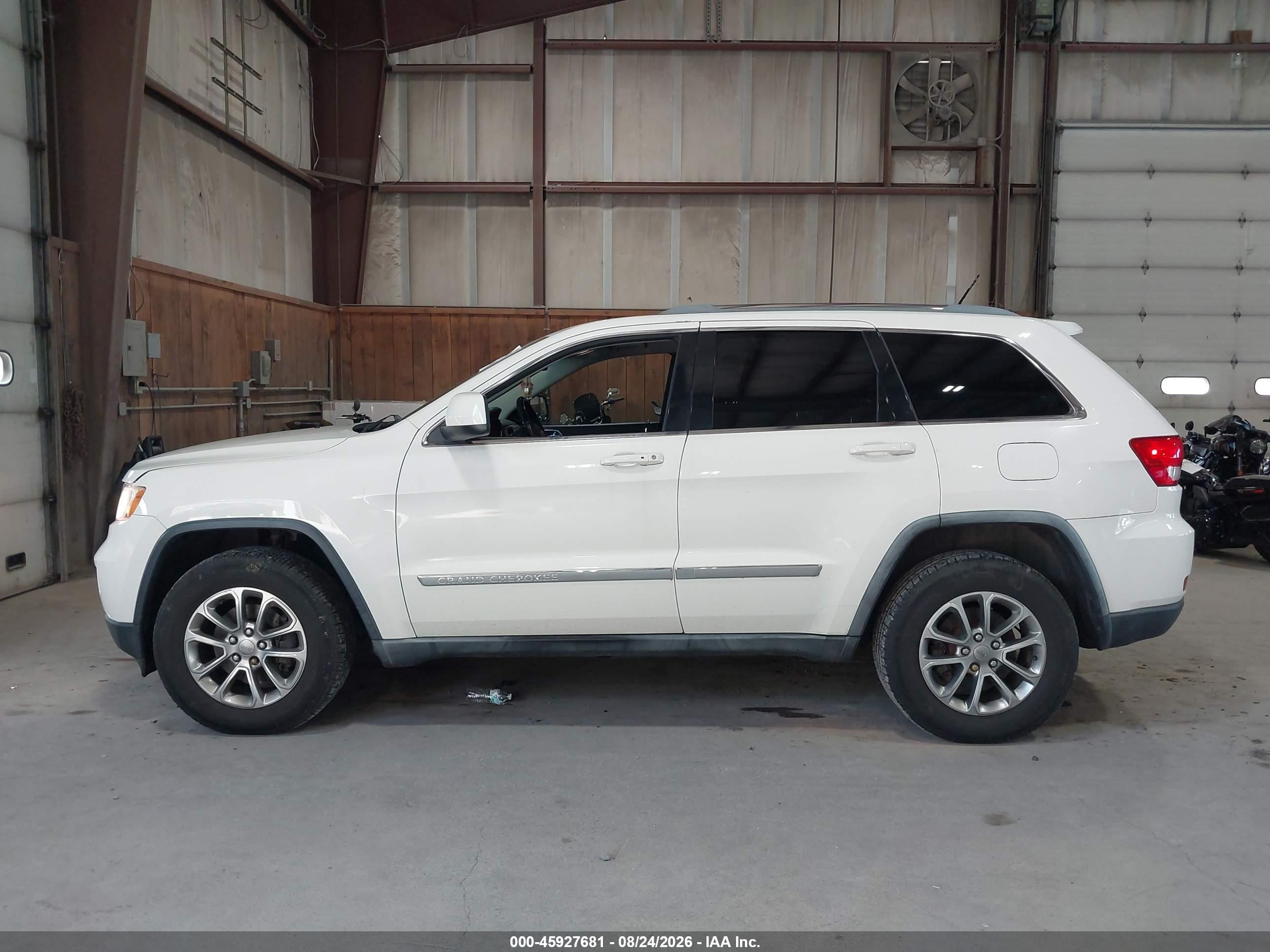 2011 Jeep Grand Cherokee Laredo Белый vin: 1J4RR4GGXBC553564