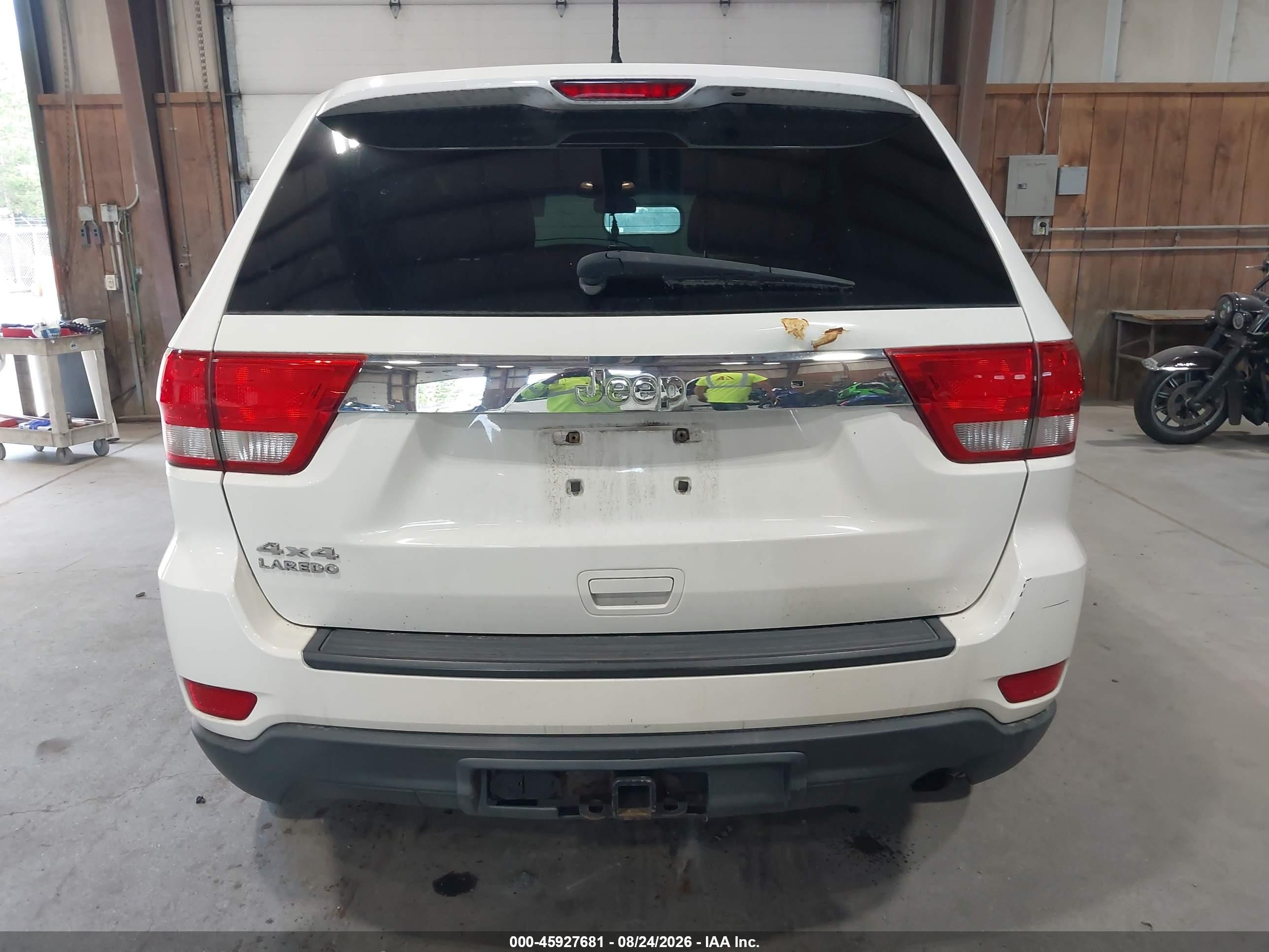 2011 Jeep Grand Cherokee Laredo Белый vin: 1J4RR4GGXBC553564
