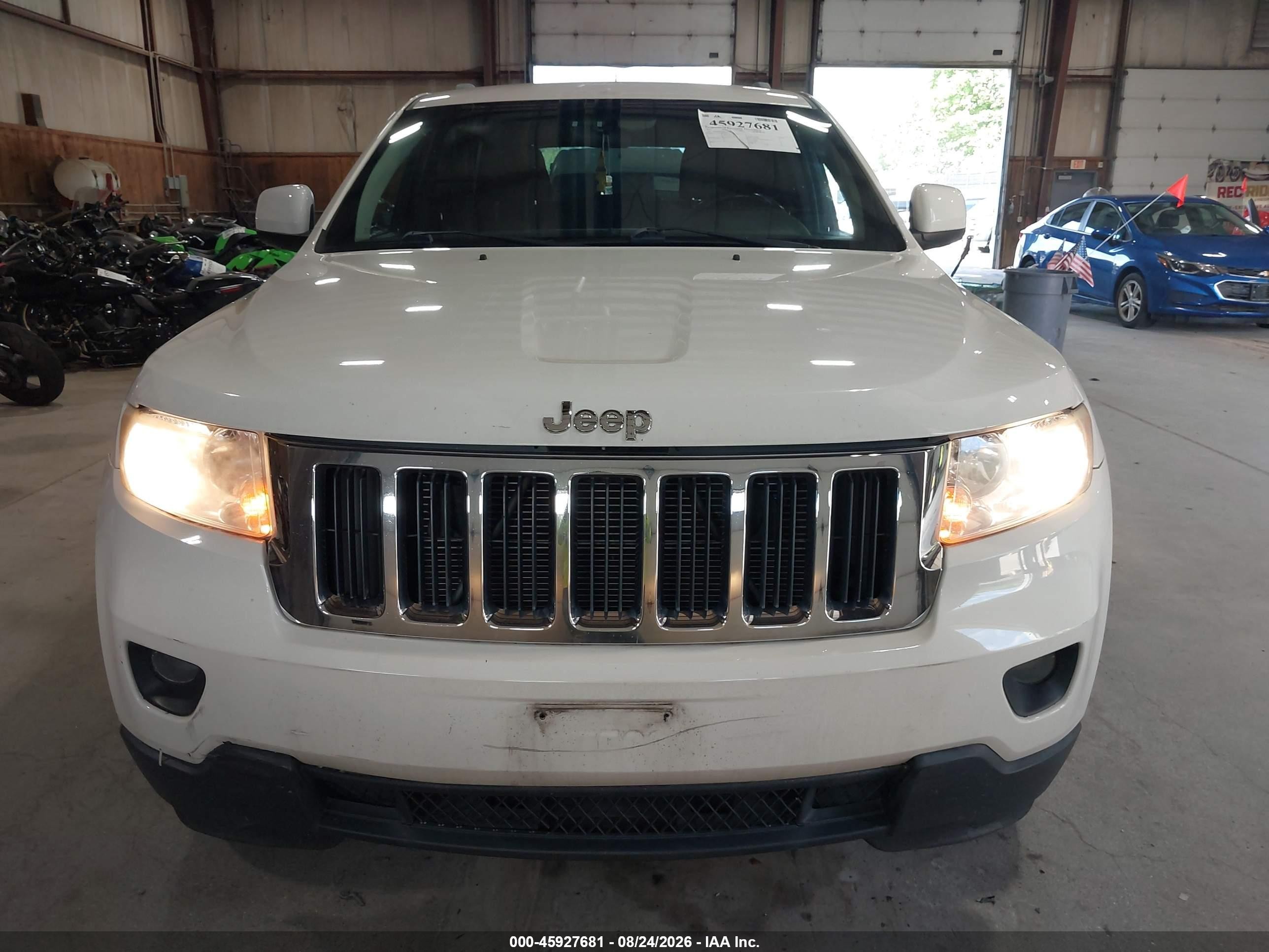 2011 Jeep Grand Cherokee Laredo Белый vin: 1J4RR4GGXBC553564