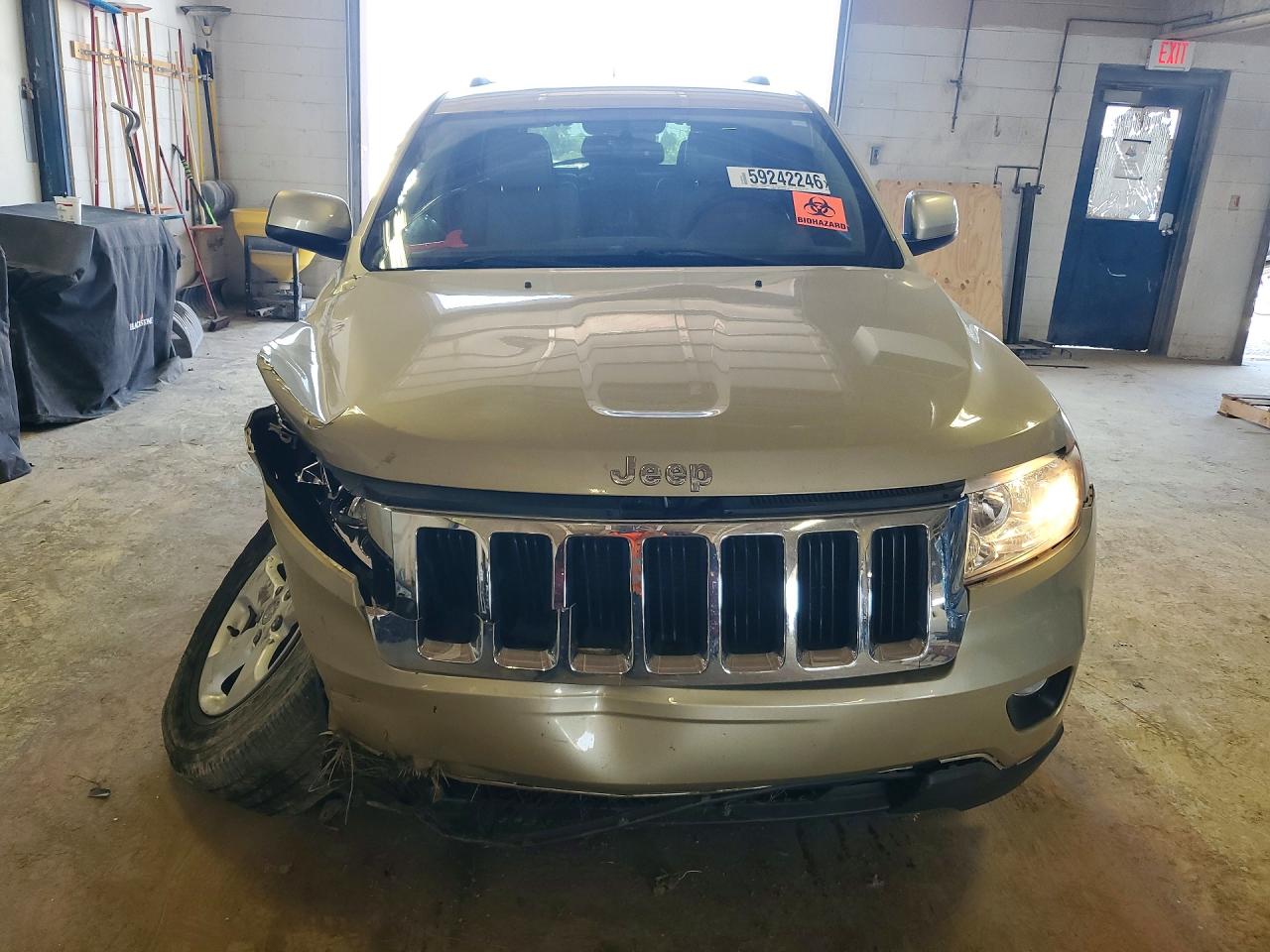 2011 Jeep Grand Cherokee Laredo Gold vin: 1J4RR4GGXBC557761