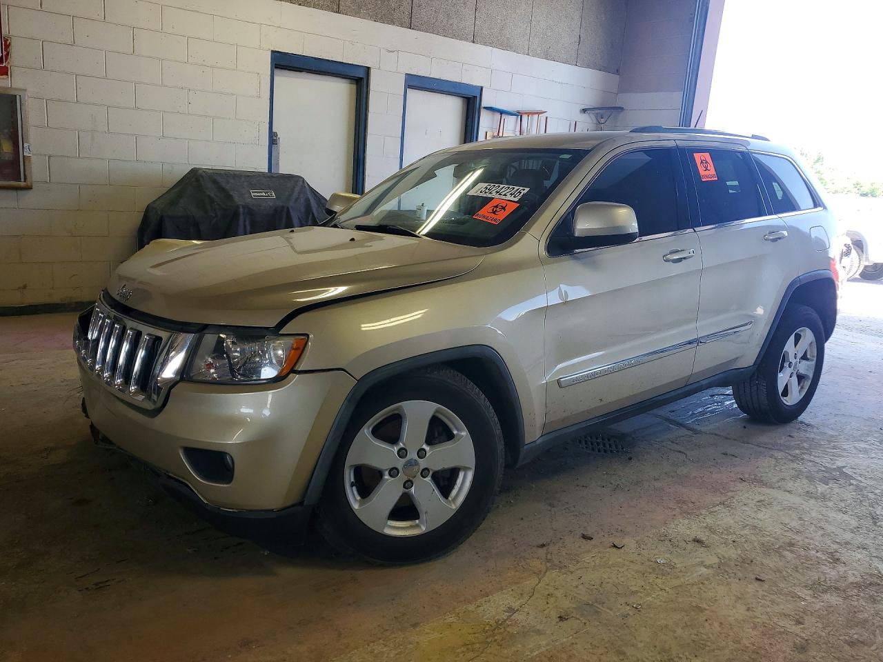 2011 Jeep Grand Cherokee Laredo Gold vin: 1J4RR4GGXBC557761