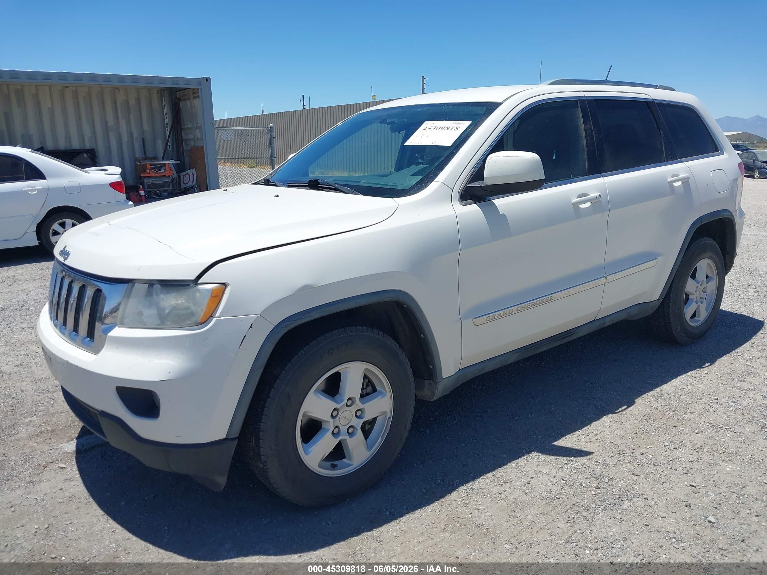 2011 Jeep Grand Cherokee Laredo White vin: 1J4RR4GGXBC561986