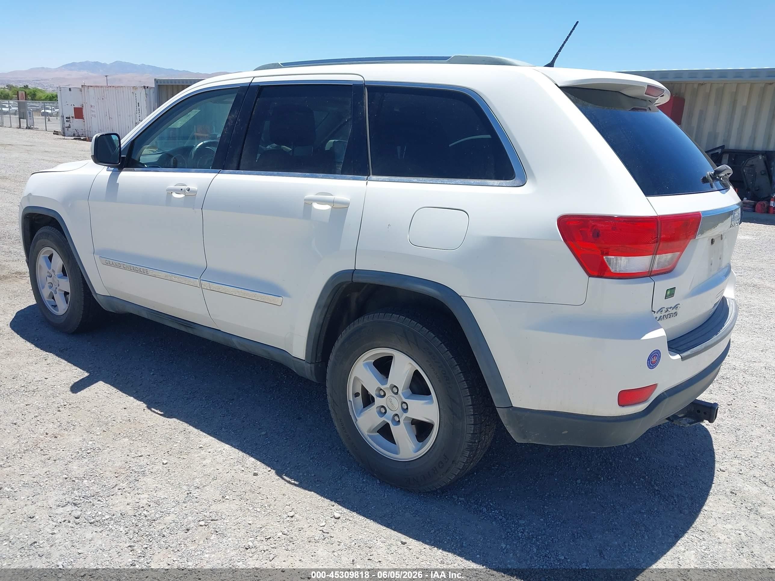 2011 Jeep Grand Cherokee Laredo White vin: 1J4RR4GGXBC561986