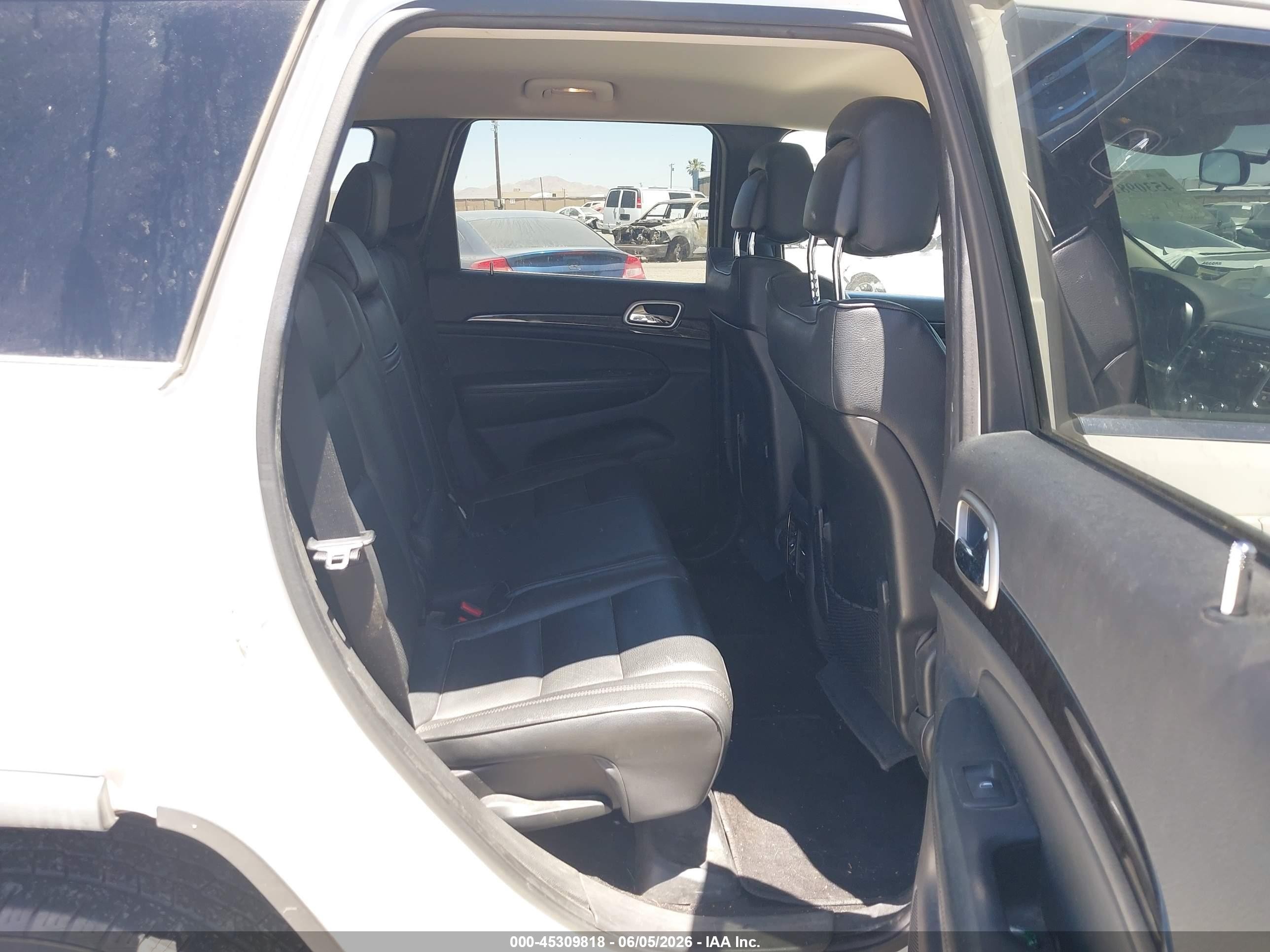 2011 Jeep Grand Cherokee Laredo White vin: 1J4RR4GGXBC561986
