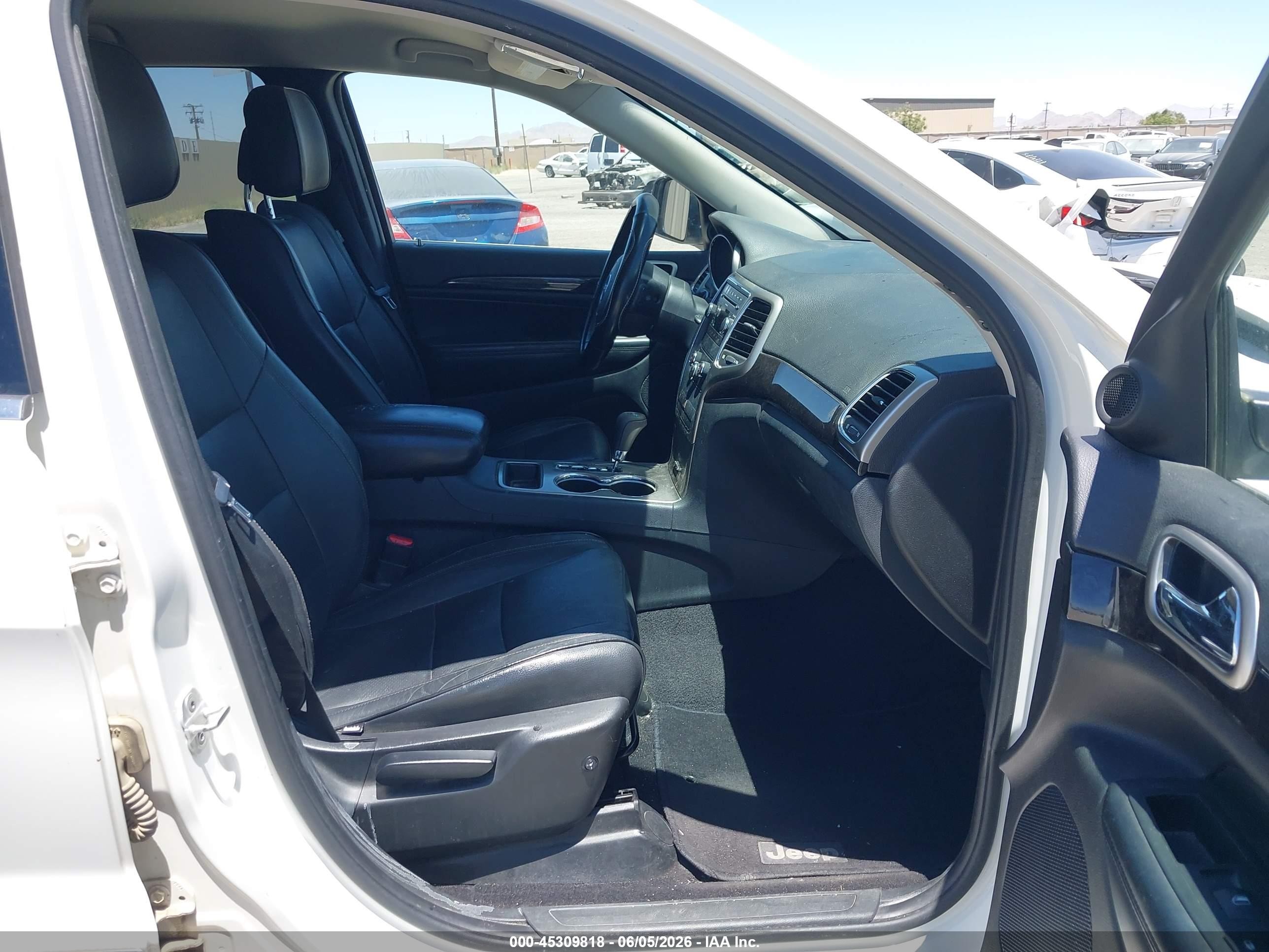 2011 Jeep Grand Cherokee Laredo White vin: 1J4RR4GGXBC561986