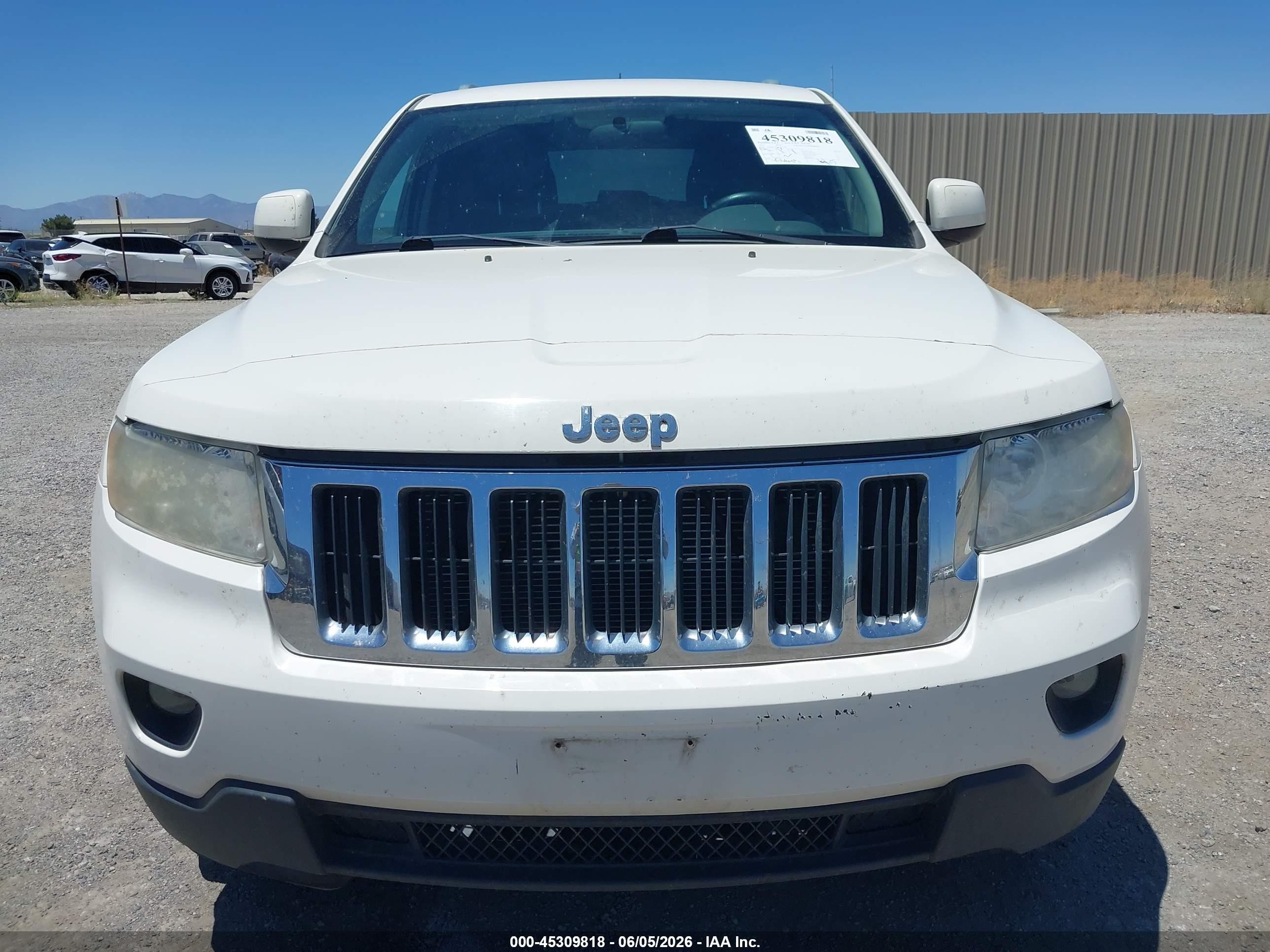 2011 Jeep Grand Cherokee Laredo White vin: 1J4RR4GGXBC561986