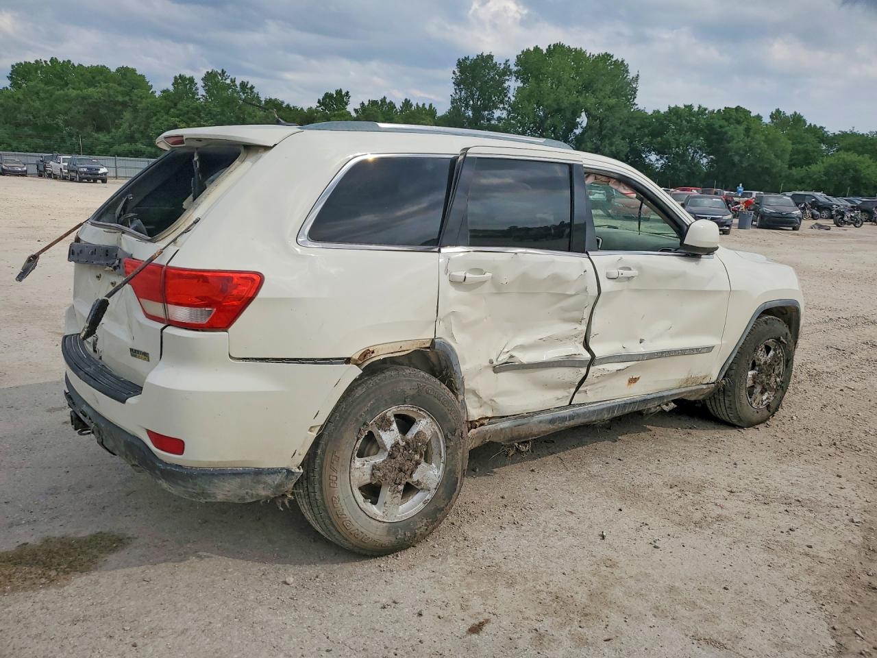 2011 Jeep Grand Cherokee Laredo White vin: 1J4RR4GGXBC566749