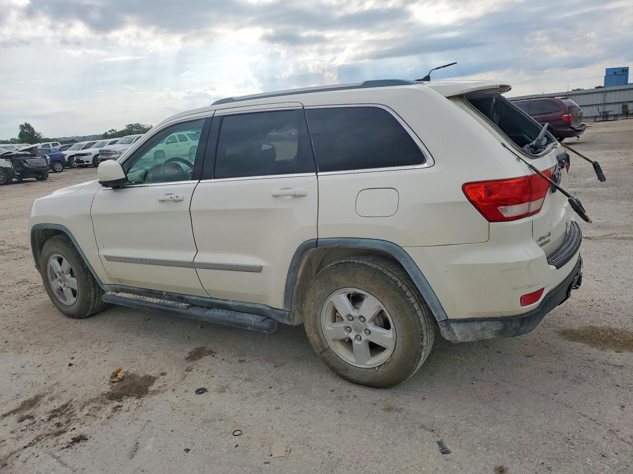 2011 Jeep Grand Cherokee Laredo White vin: 1J4RR4GGXBC566749