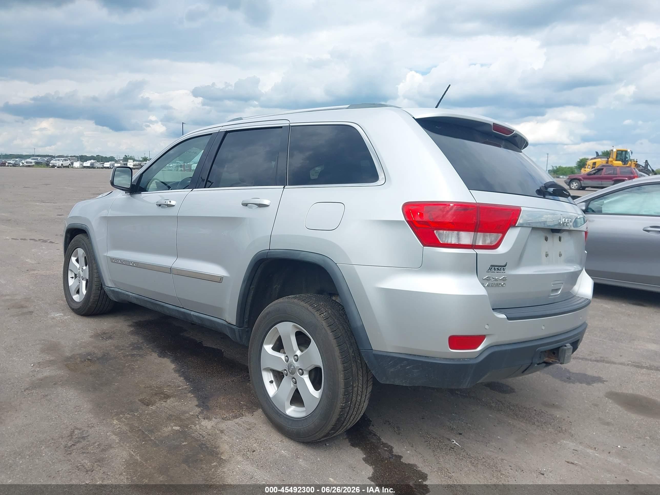 2011 Jeep Grand Cherokee Laredo Silver vin: 1J4RR4GGXBC570252