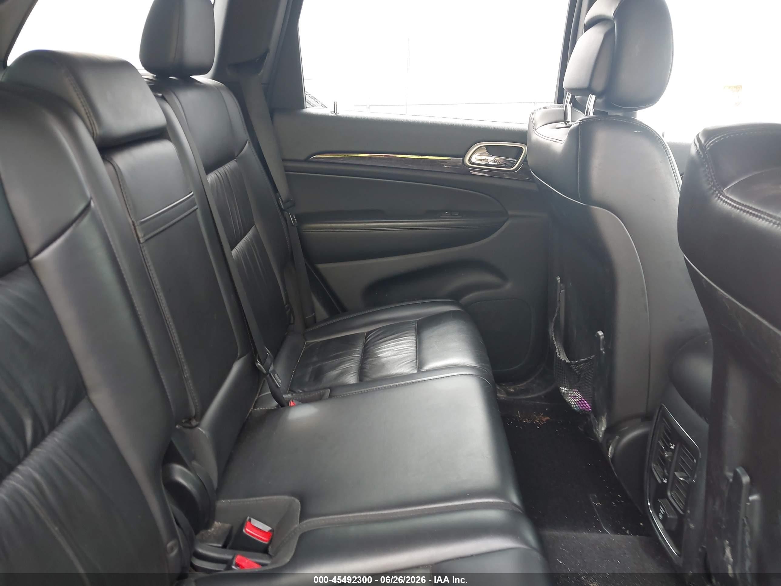 2011 Jeep Grand Cherokee Laredo Silver vin: 1J4RR4GGXBC570252