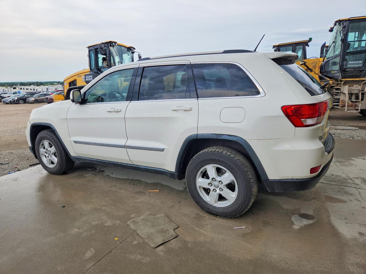 2011 Jeep Grand Cherokee Laredo White vin: 1J4RR4GGXBC595846