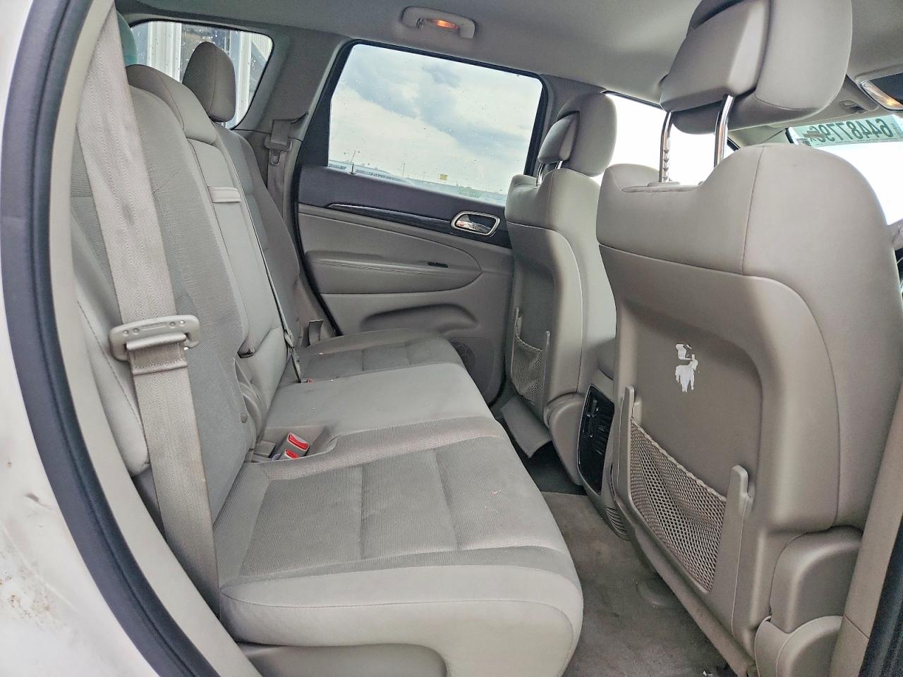2011 Jeep Grand Cherokee Laredo White vin: 1J4RR4GGXBC595846