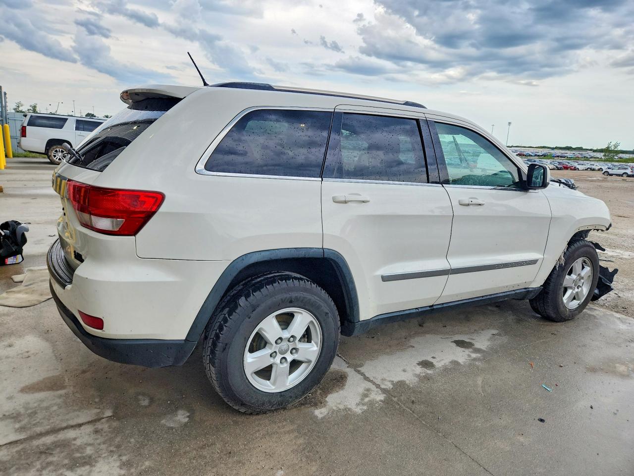 2011 Jeep Grand Cherokee Laredo White vin: 1J4RR4GGXBC595846