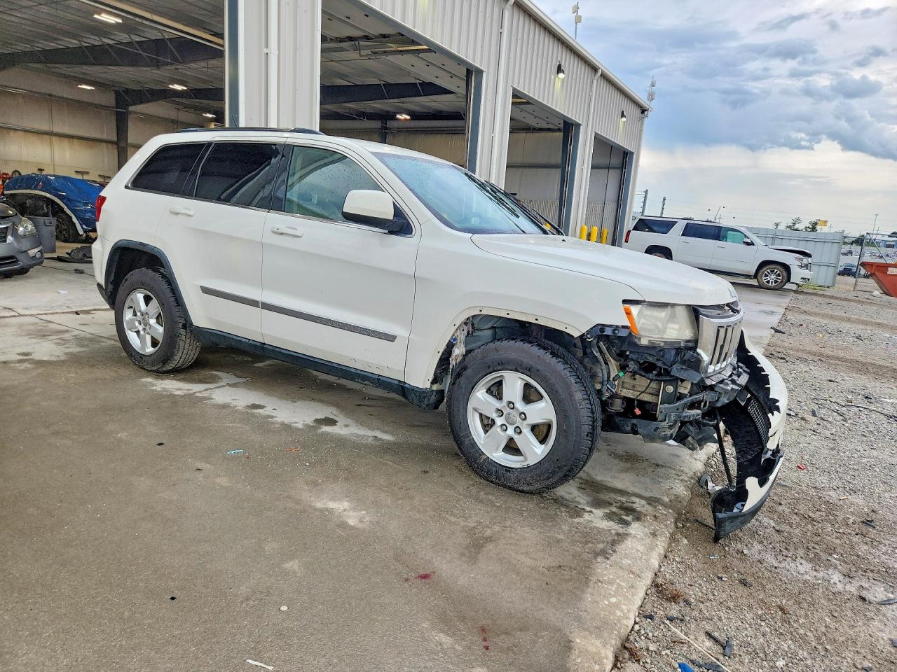 2011 Jeep Grand Cherokee Laredo White vin: 1J4RR4GGXBC595846