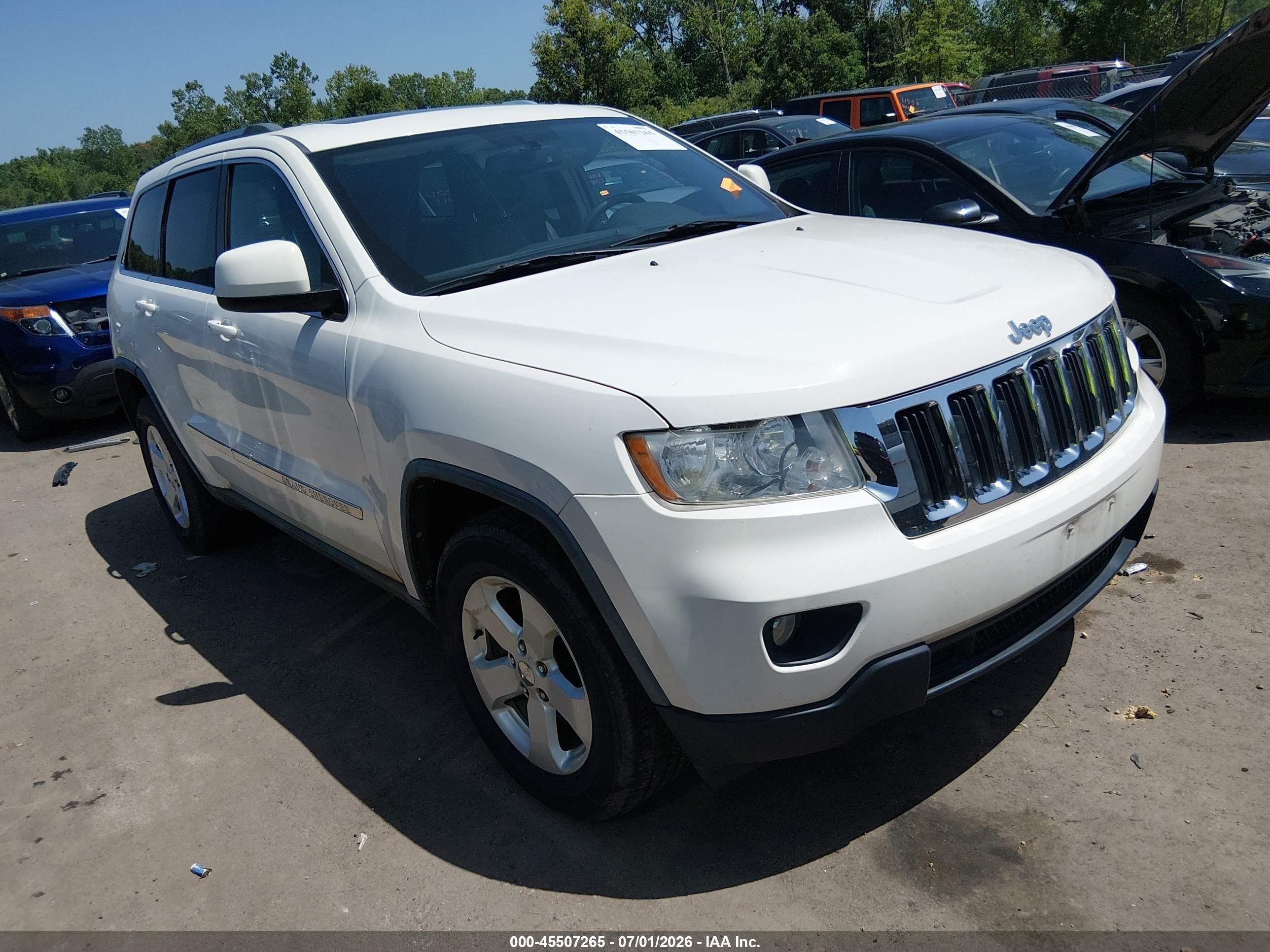 2011 Jeep Grand Cherokee Laredo White vin: 1J4RR4GGXBC629039