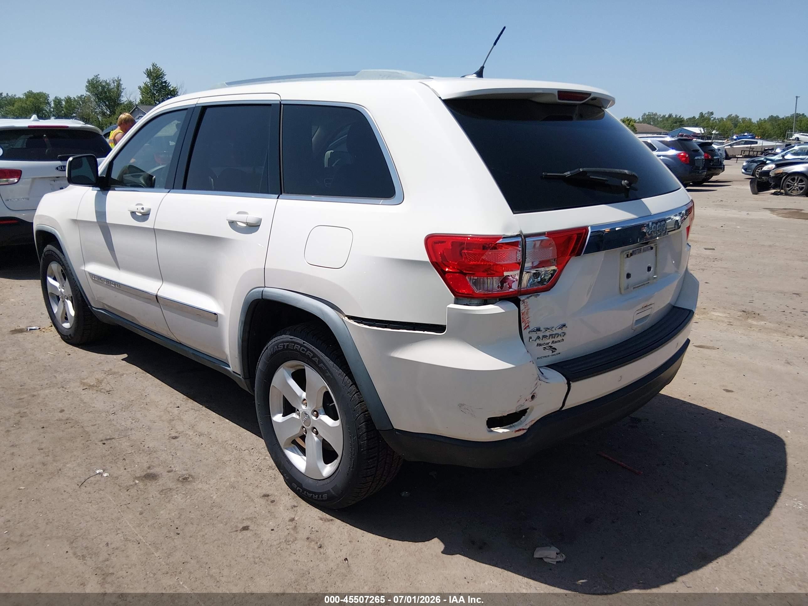 2011 Jeep Grand Cherokee Laredo White vin: 1J4RR4GGXBC629039