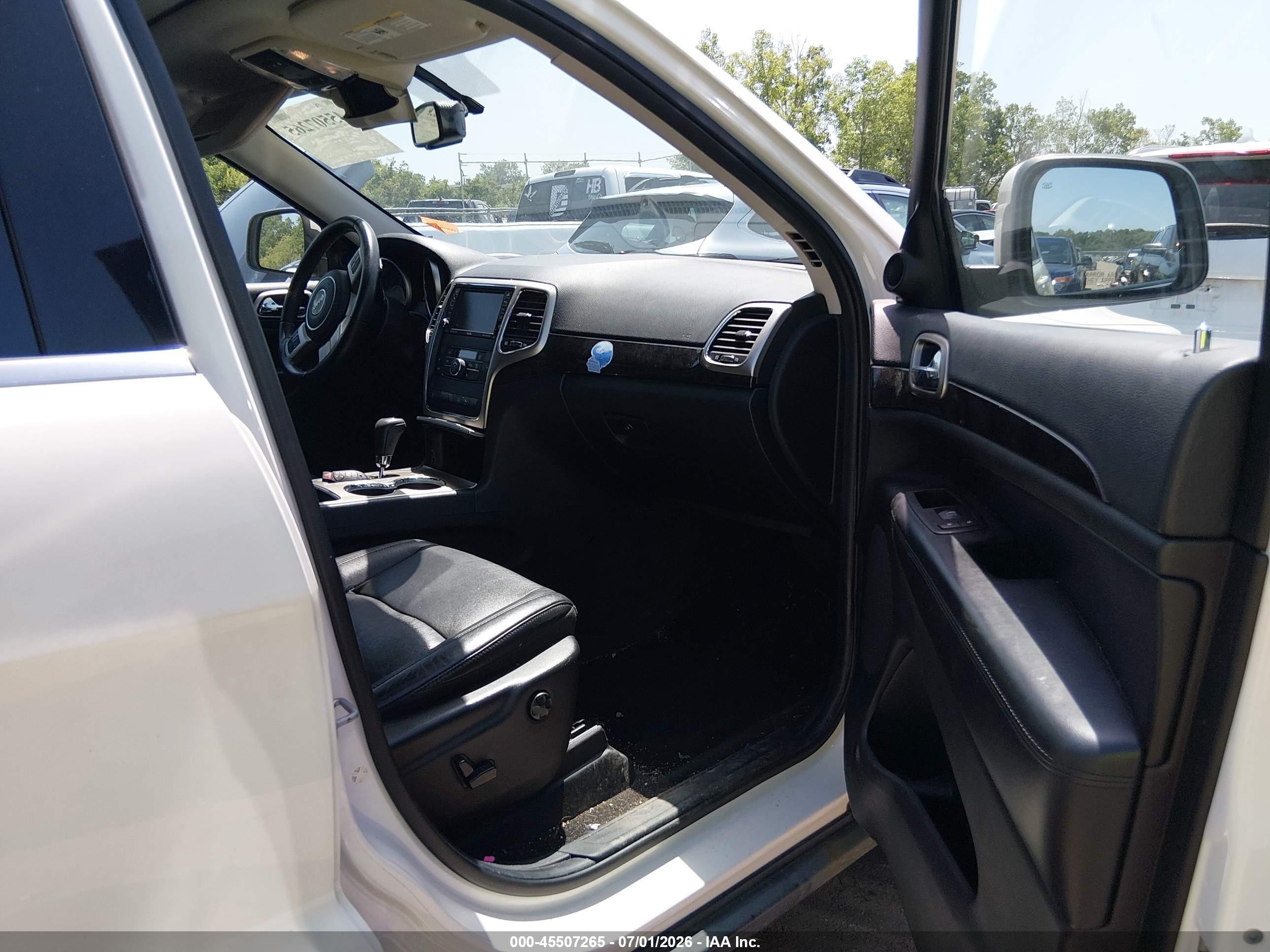 2011 Jeep Grand Cherokee Laredo White vin: 1J4RR4GGXBC629039