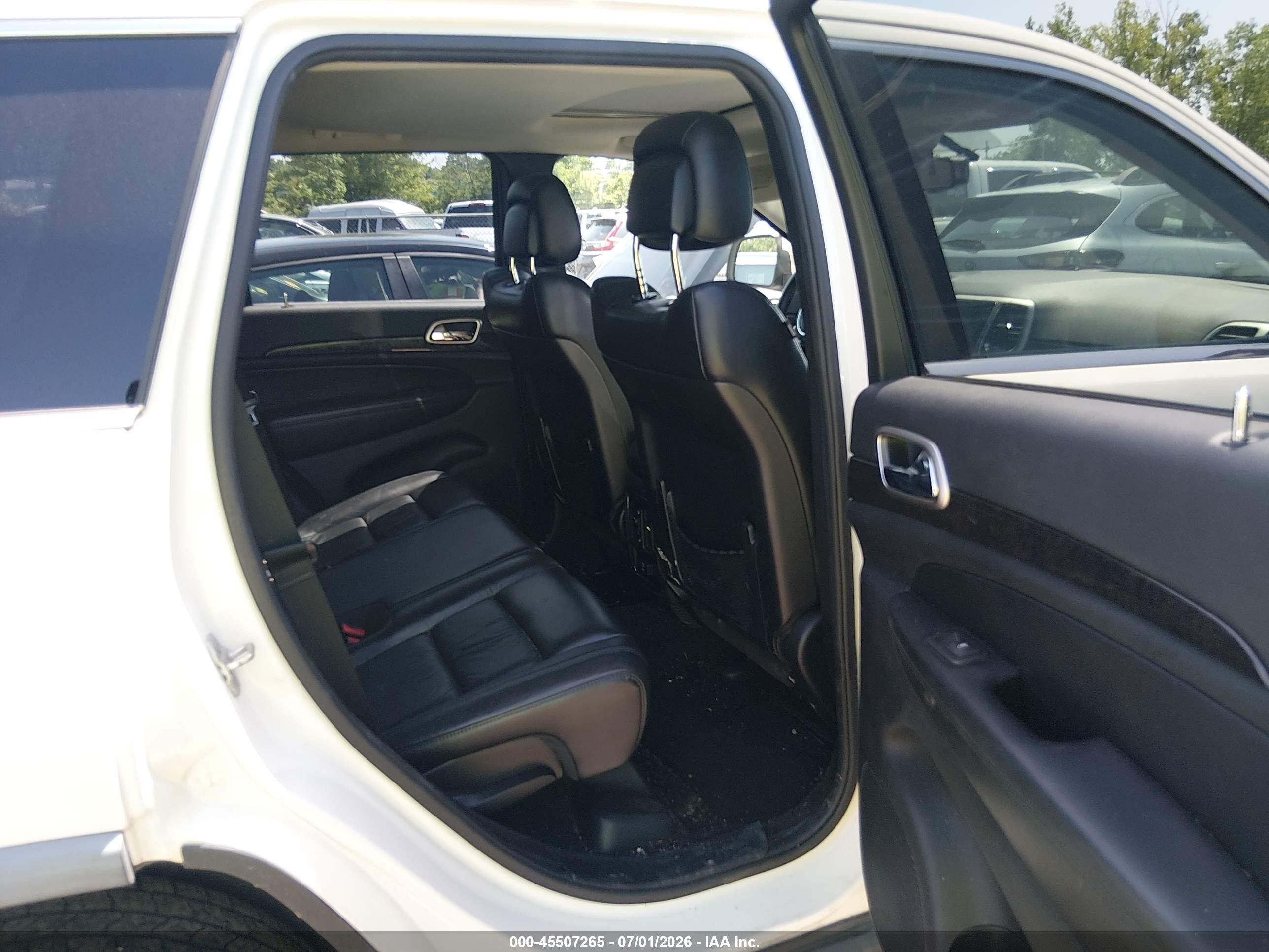 2011 Jeep Grand Cherokee Laredo White vin: 1J4RR4GGXBC629039