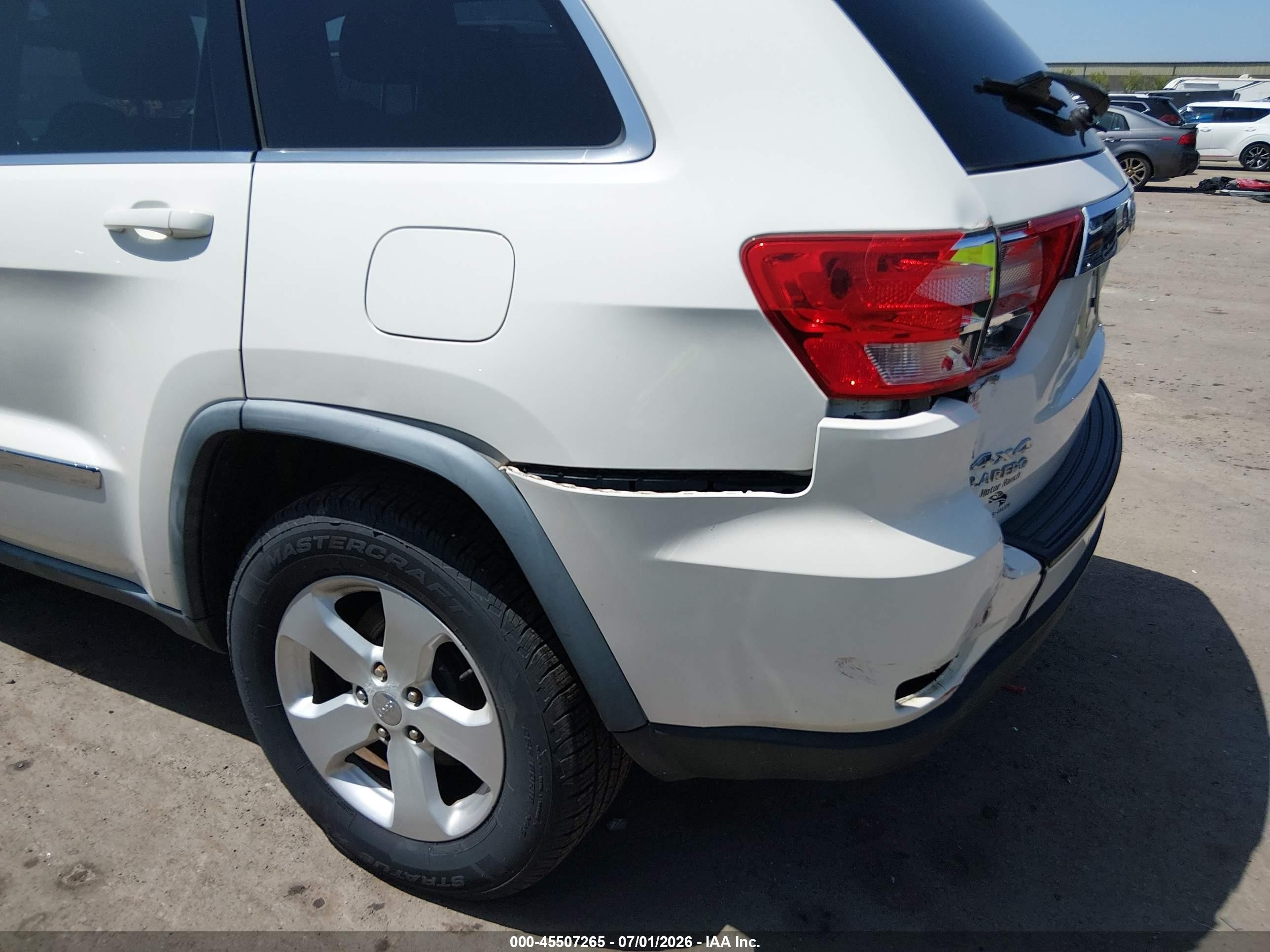 2011 Jeep Grand Cherokee Laredo White vin: 1J4RR4GGXBC629039