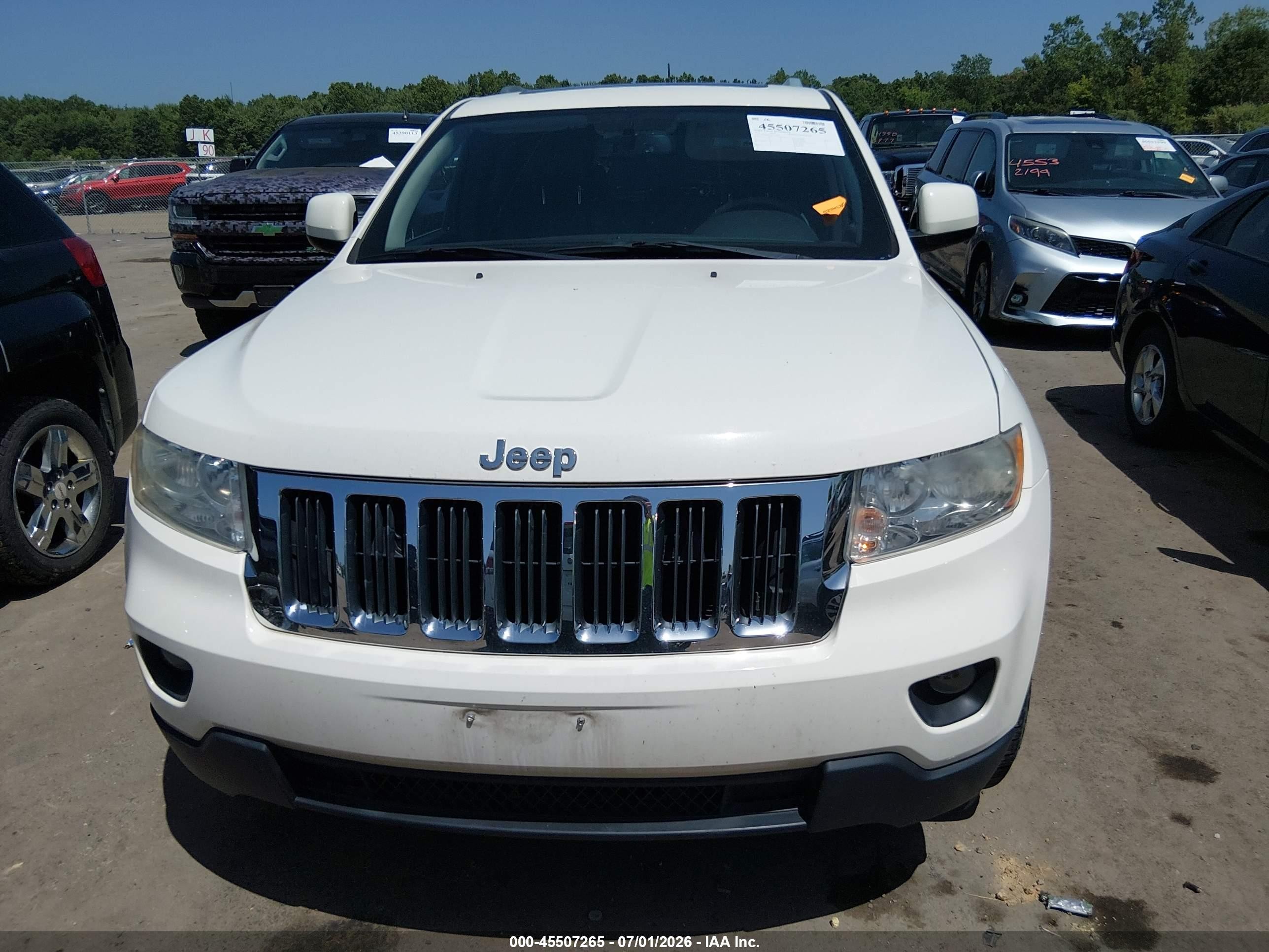 2011 Jeep Grand Cherokee Laredo White vin: 1J4RR4GGXBC629039