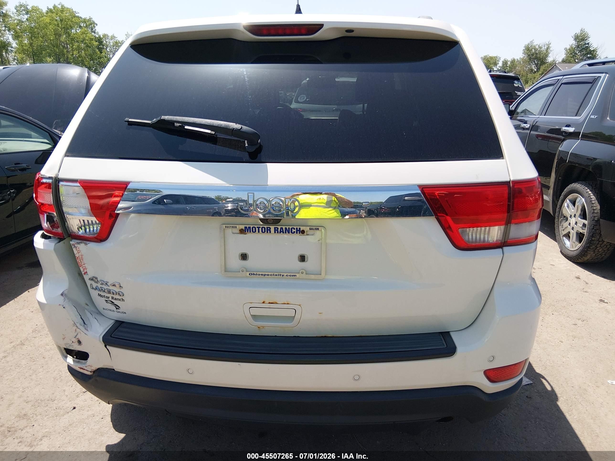 2011 Jeep Grand Cherokee Laredo White vin: 1J4RR4GGXBC629039