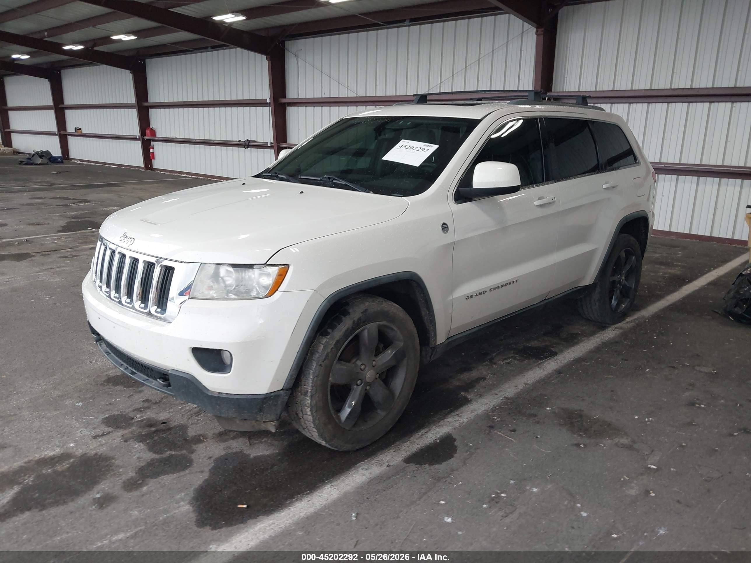 2011 Jeep Grand Cherokee Laredo White vin: 1J4RR4GGXBC670013