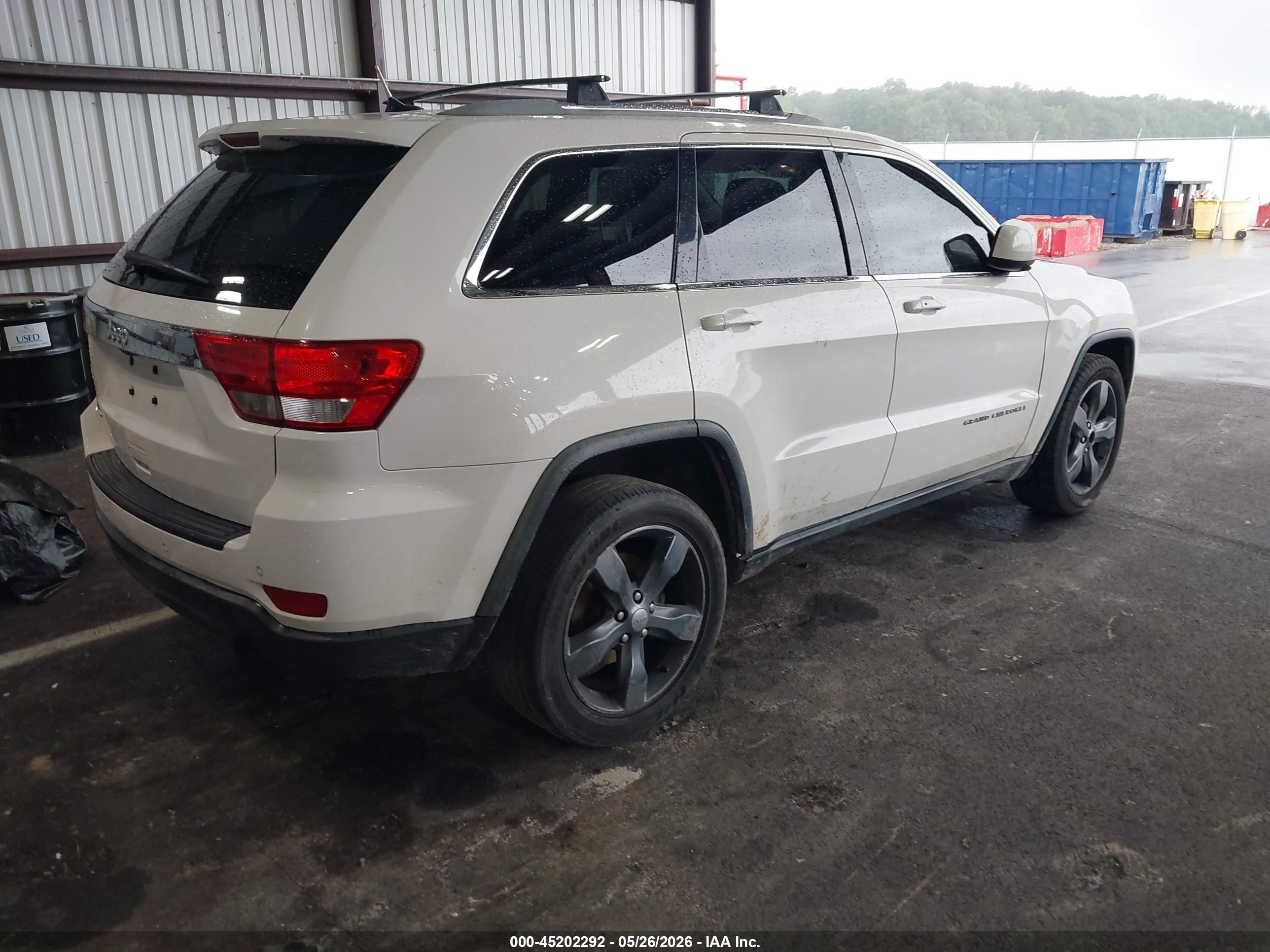 2011 Jeep Grand Cherokee Laredo White vin: 1J4RR4GGXBC670013