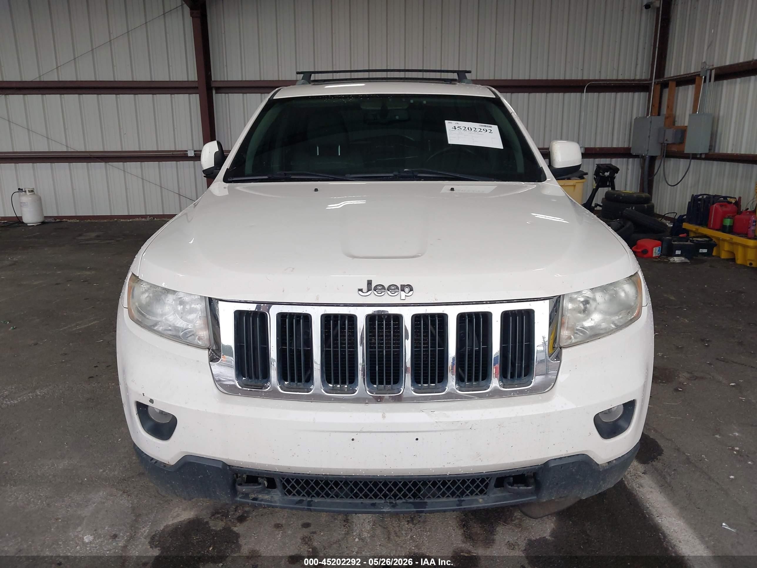 2011 Jeep Grand Cherokee Laredo White vin: 1J4RR4GGXBC670013