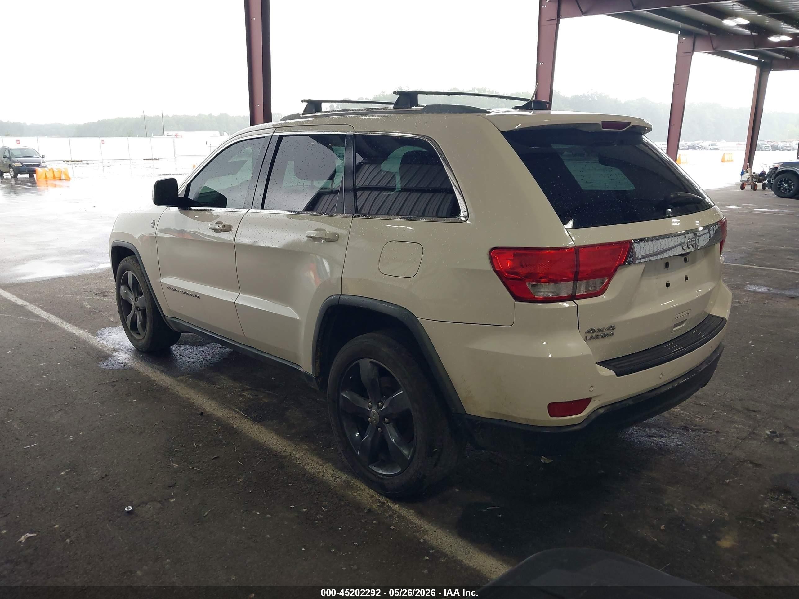 2011 Jeep Grand Cherokee Laredo White vin: 1J4RR4GGXBC670013