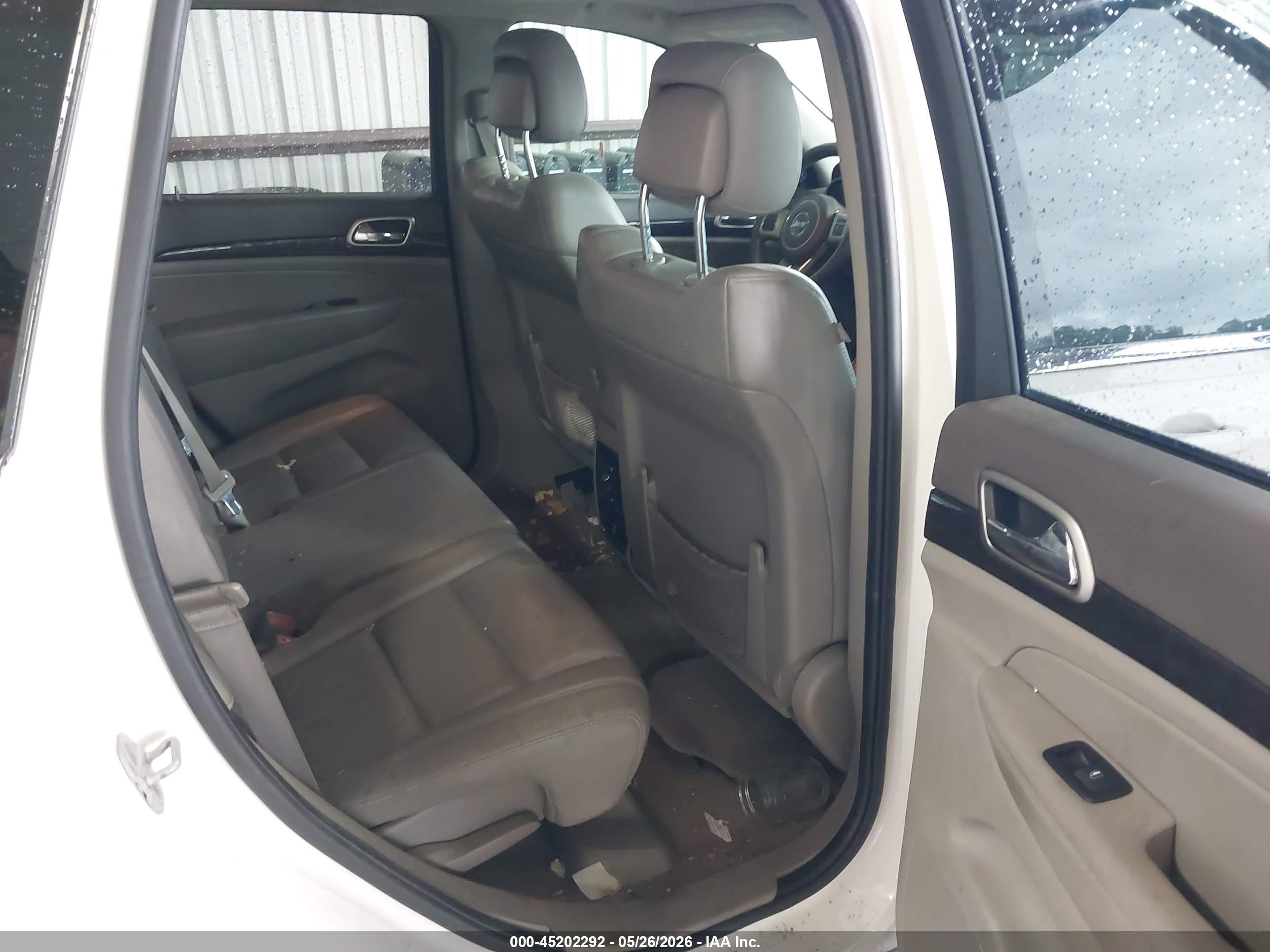 2011 Jeep Grand Cherokee Laredo White vin: 1J4RR4GGXBC670013