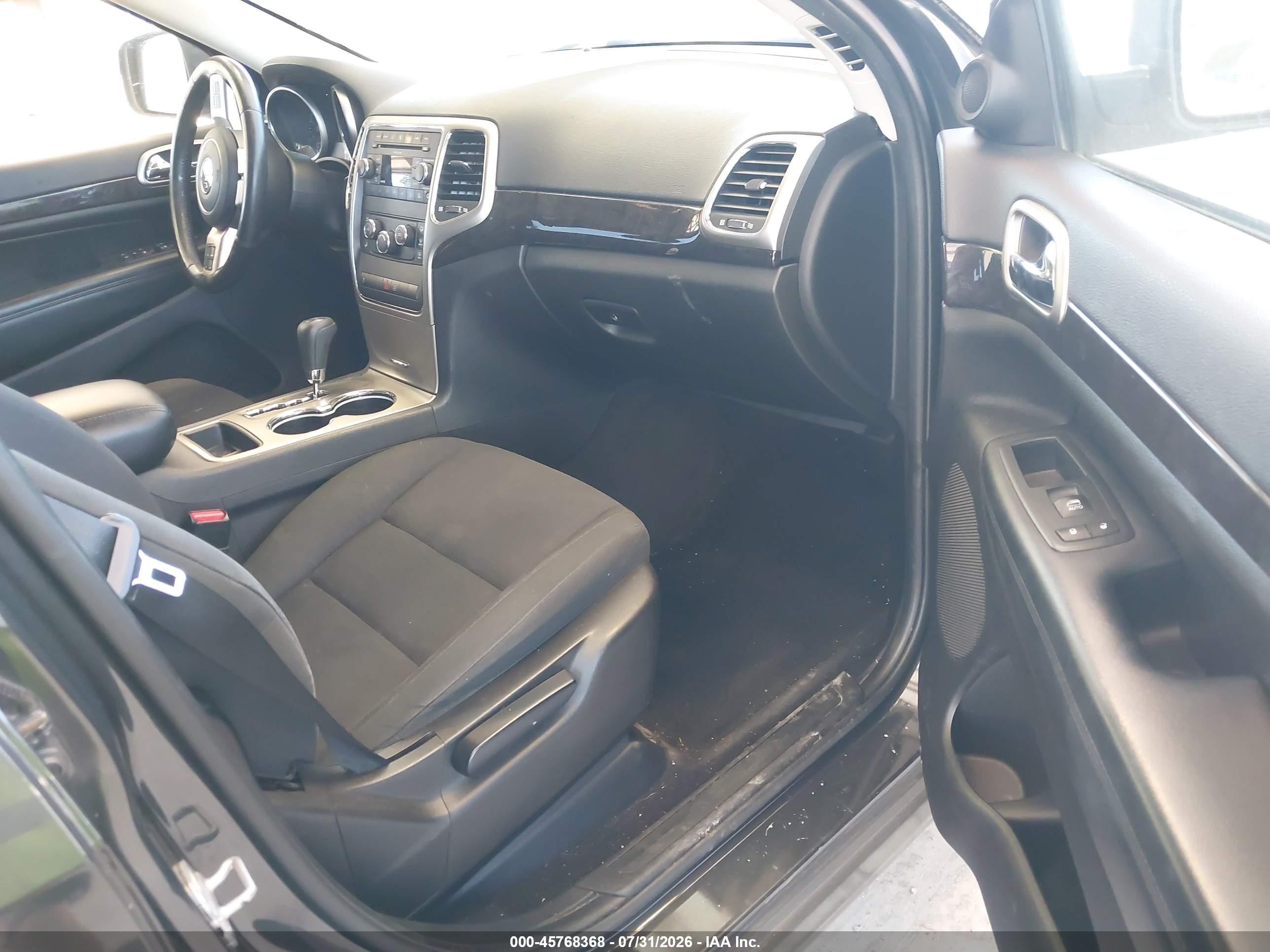 2011 Jeep Grand Cherokee Laredo Gray vin: 1J4RR4GGXBC679486