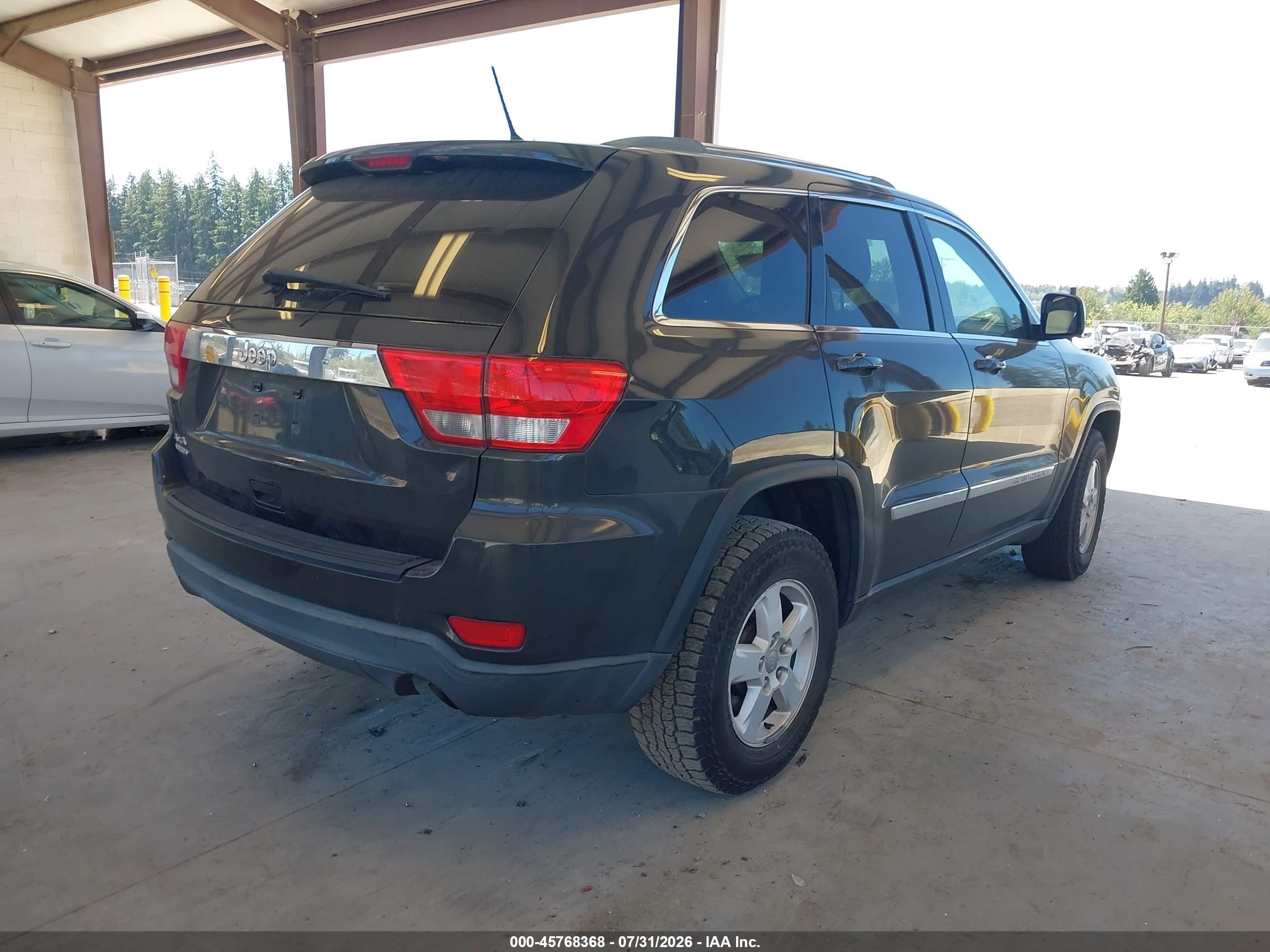 2011 Jeep Grand Cherokee Laredo Gray vin: 1J4RR4GGXBC679486