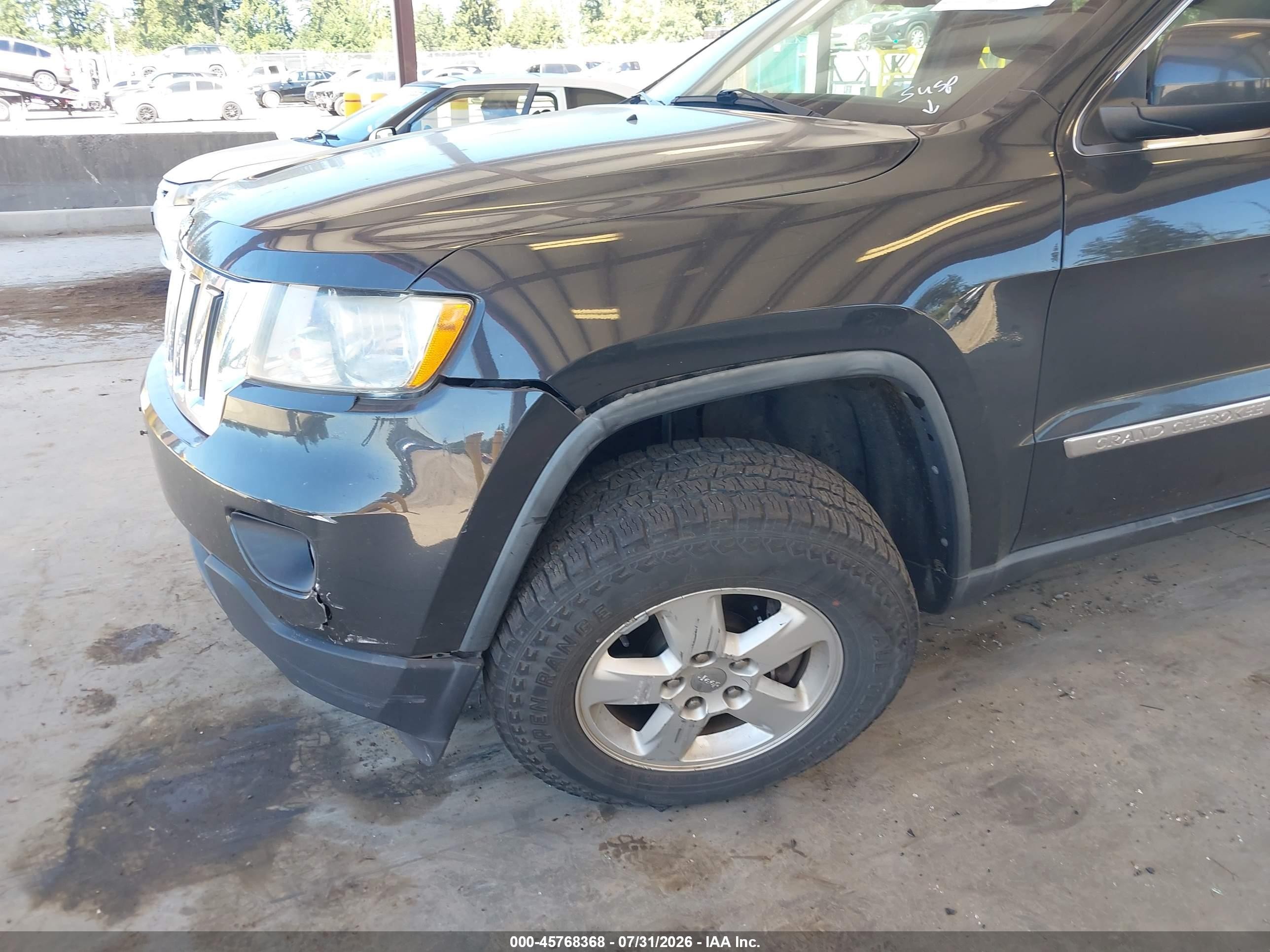 2011 Jeep Grand Cherokee Laredo Gray vin: 1J4RR4GGXBC679486